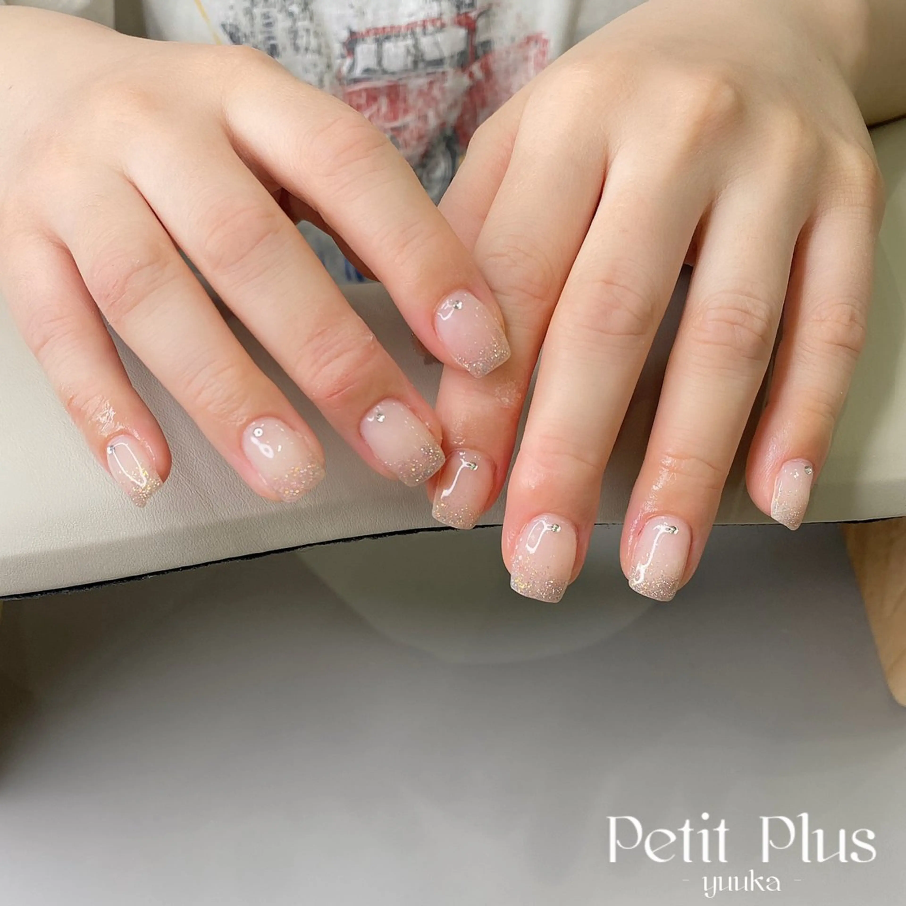 ネイル ラメ(グリッター) ラメグラデーション ストーンネイル ハンドネイル Petit Plus YUUKAのネイルデザイン