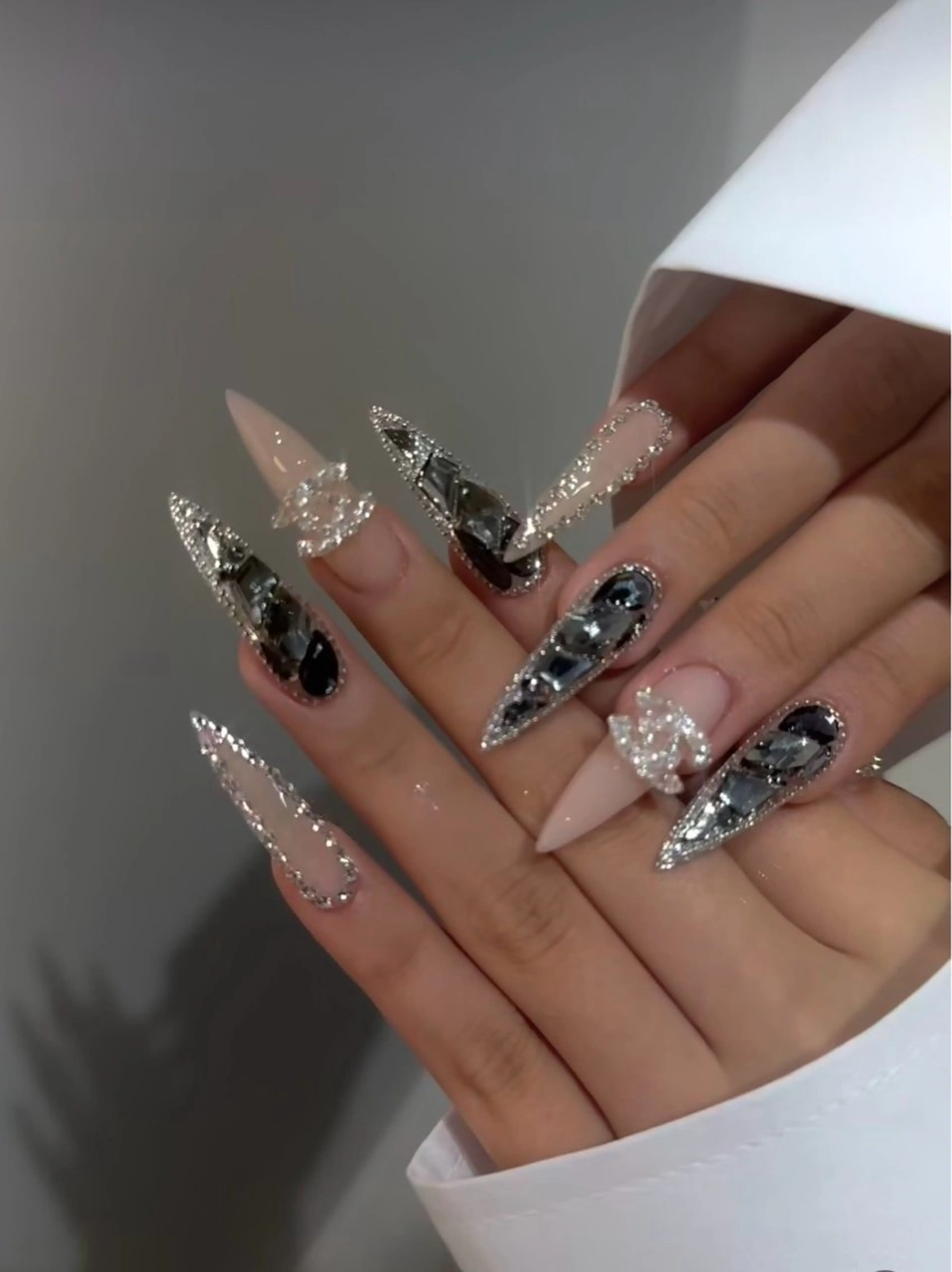 カラー グラデーションカラー ピンクカラー ハンドネイル AIN Nailのネイルデザイン