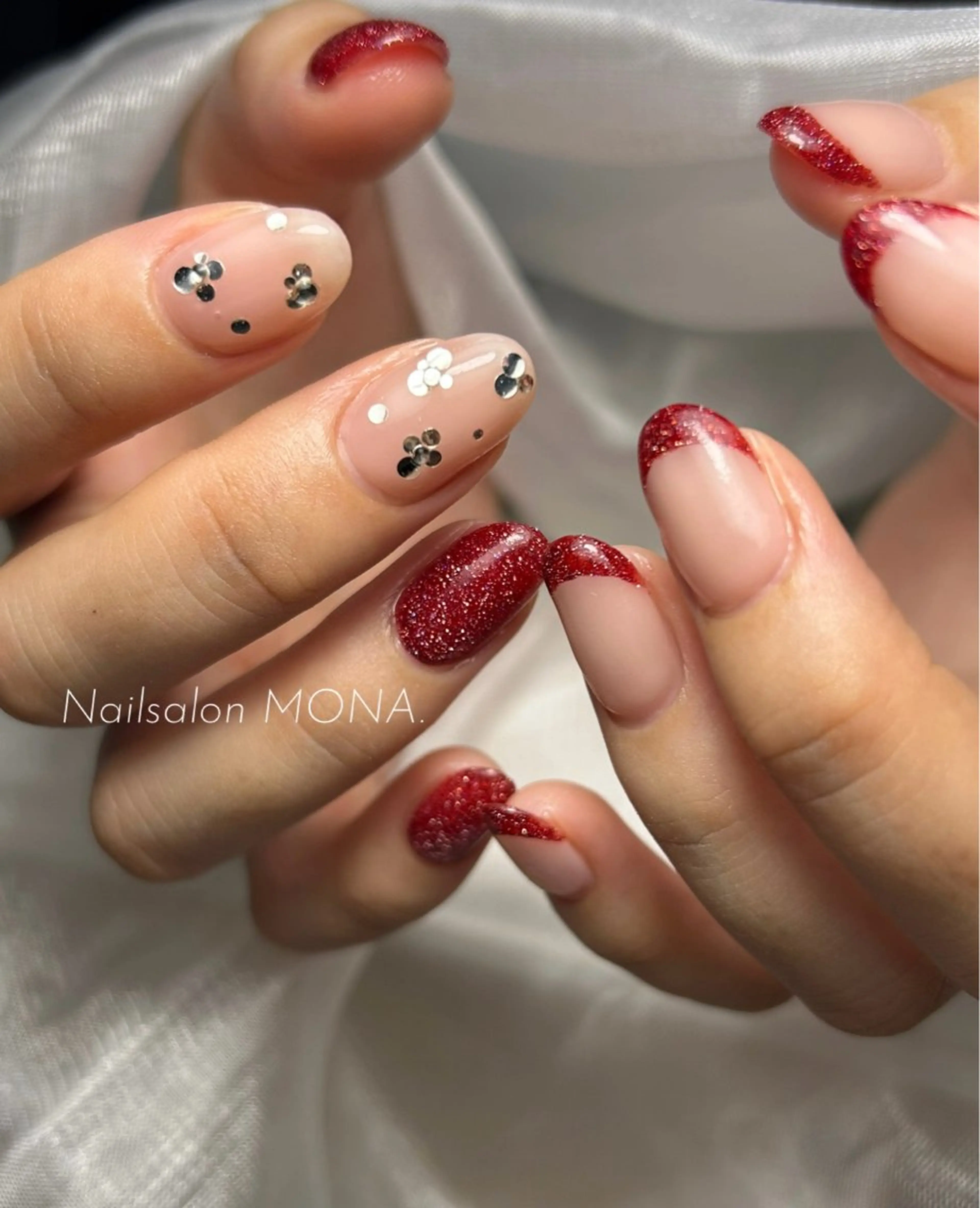 ネイル フラッシュネイル フレンチネイル 赤色 シルバー ハンドネイル Nailsalon MONA.のネイルデザイン