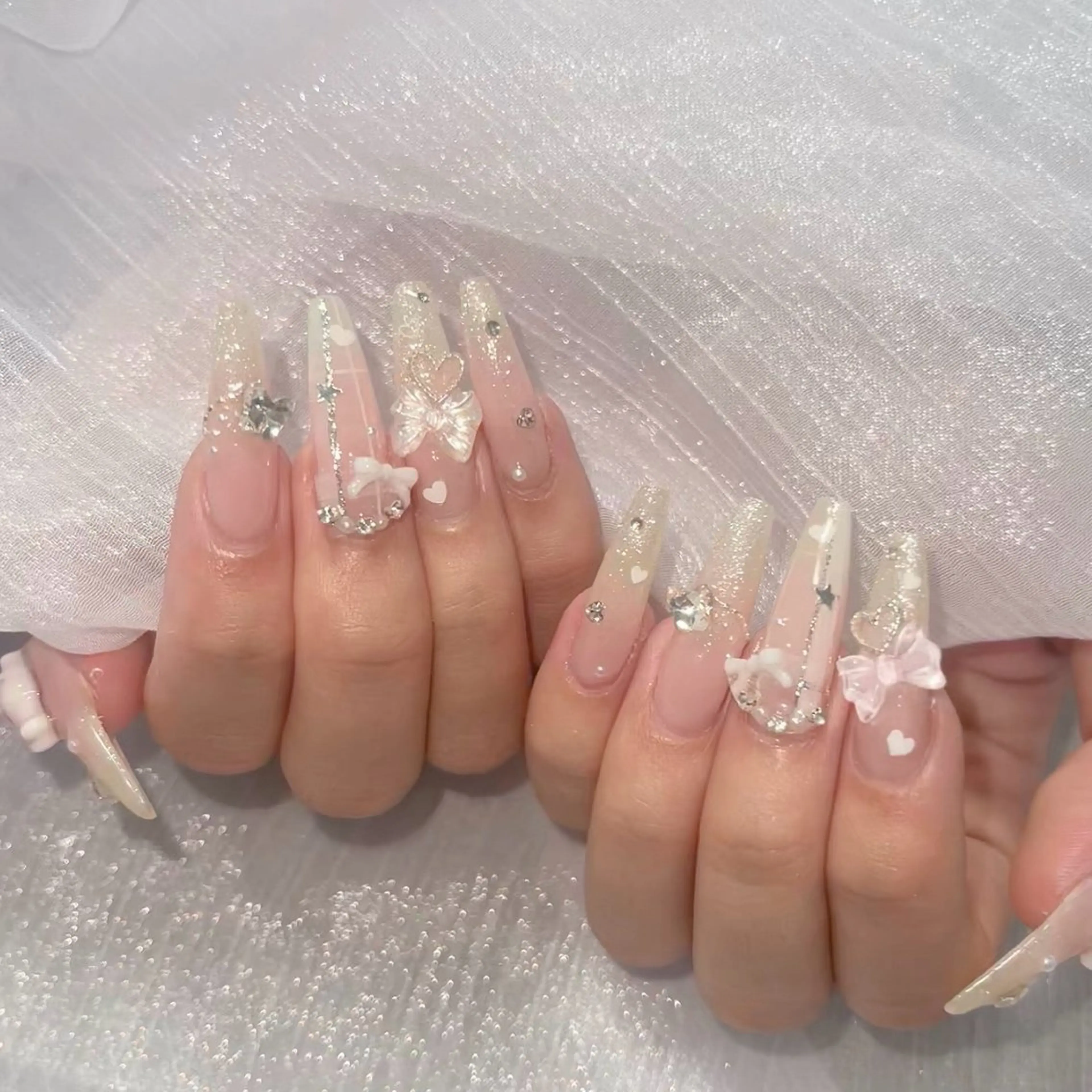 ネイル オーロラネイル クリアネイル 成人式 フラッシュネイル ジェルネイル ハンドネイル Amee Nail Salonのネイルデザイン