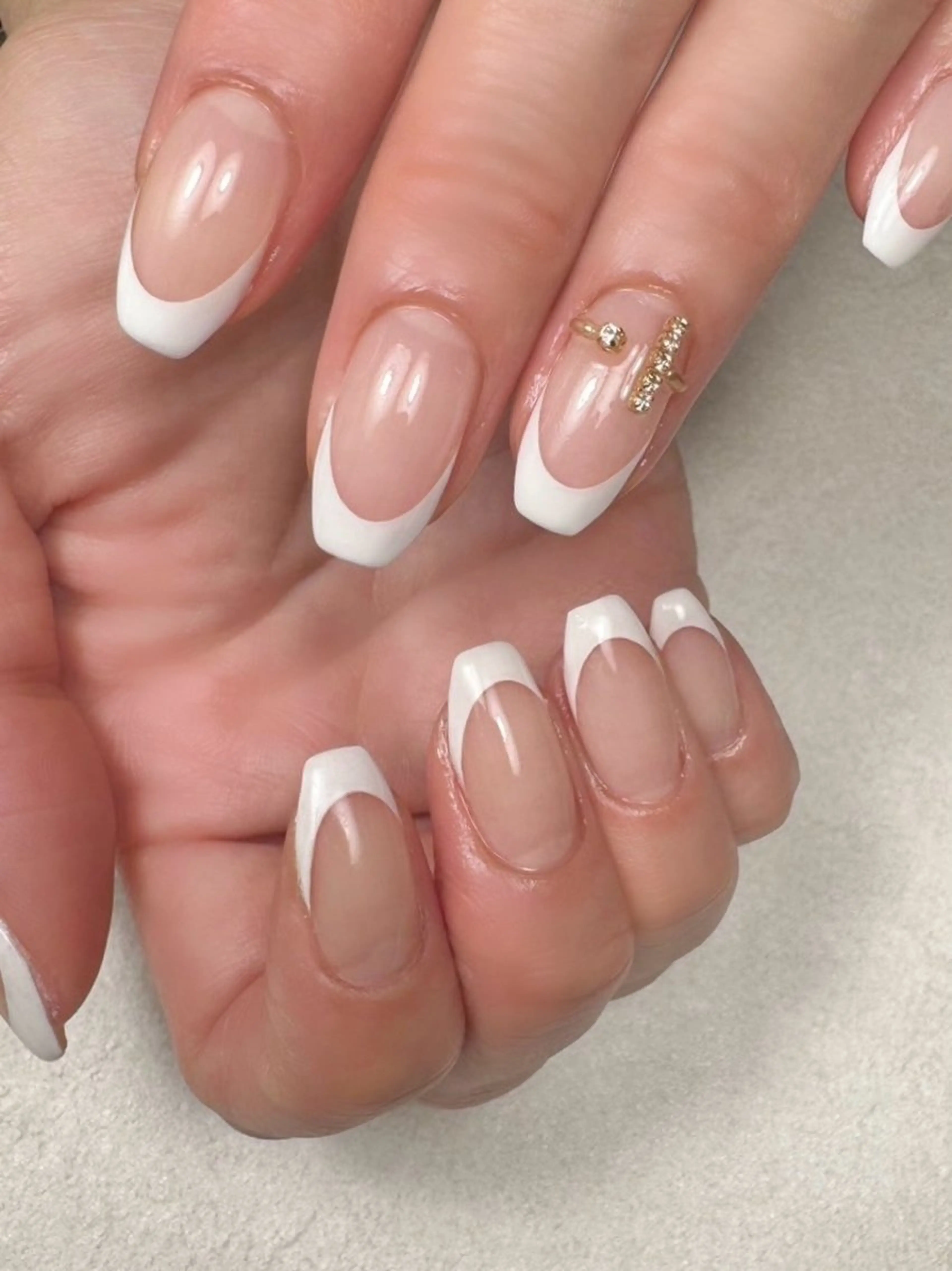 ネイル アートネイル フレンチネイル ミディアムネイル nails by Mouのネイルデザイン