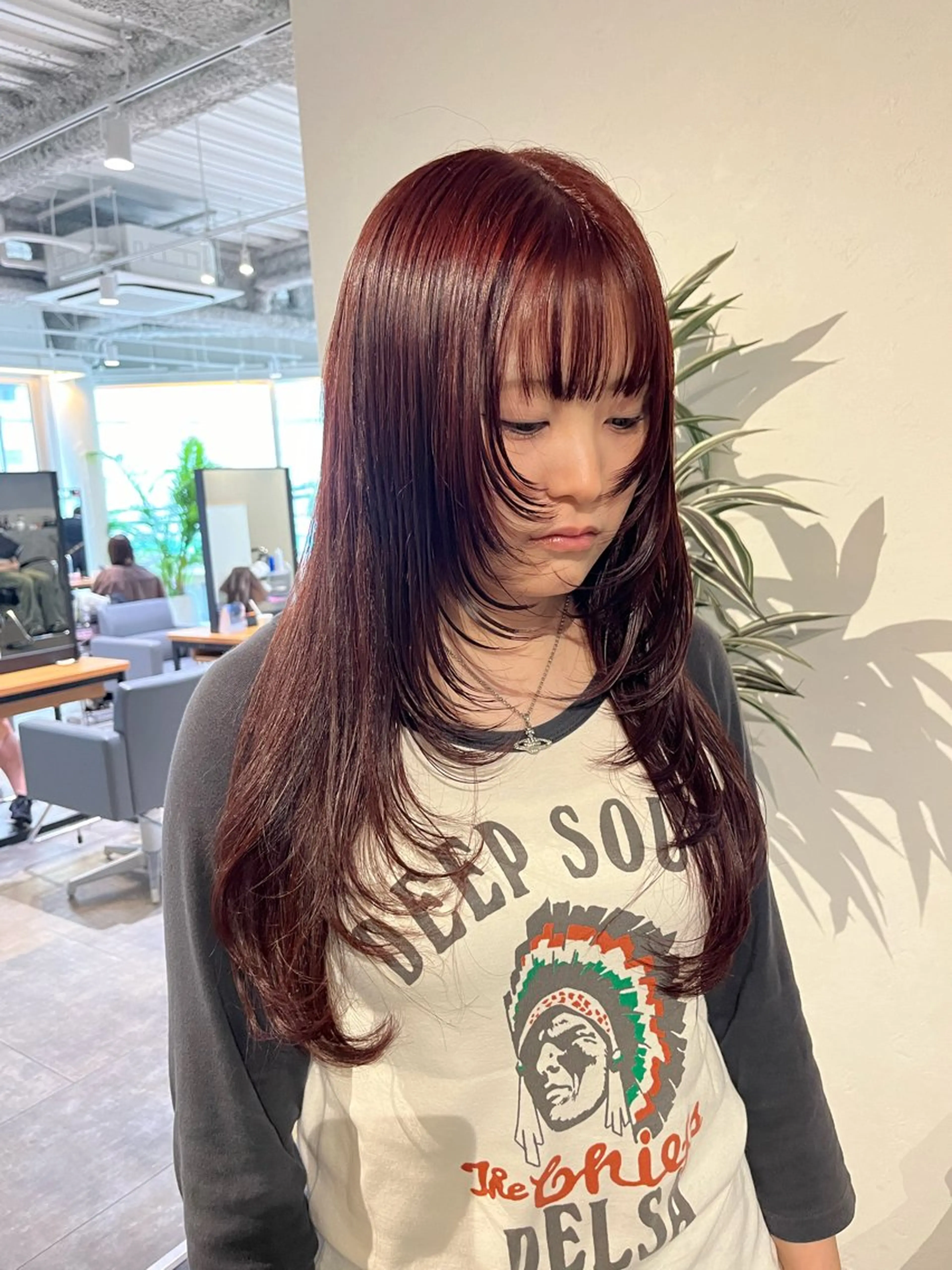 ロング カラー レッドカラー レイヤーカット カット ヘアカラー 桃果 momokaのヘアスタイル