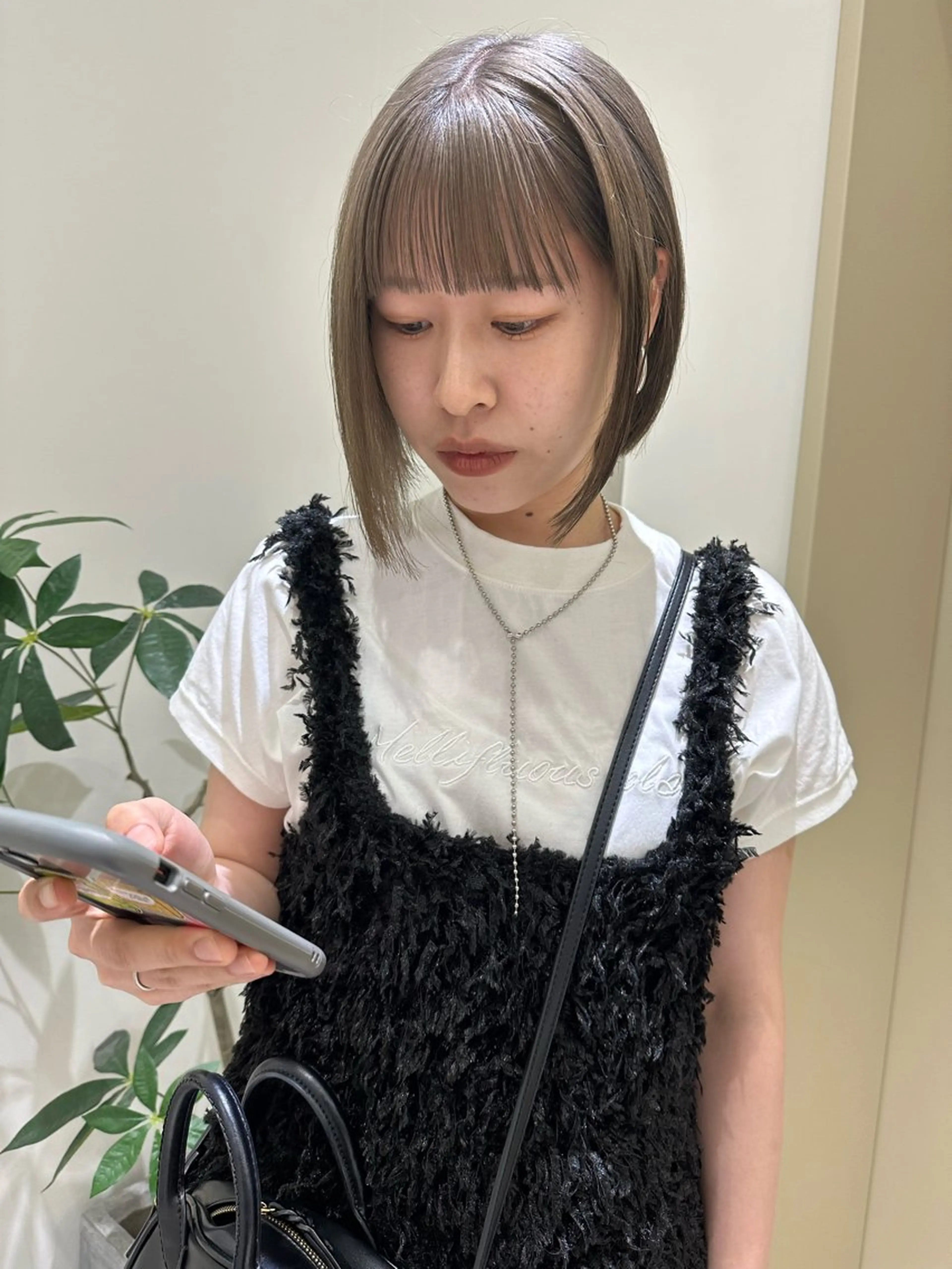 ショート カラー グレージュ ミルクティーグレージュ ボブ カット ヘアカラー トリートメント レイヤー/ボブ/ 顔周り/yukinaのヘアスタイル