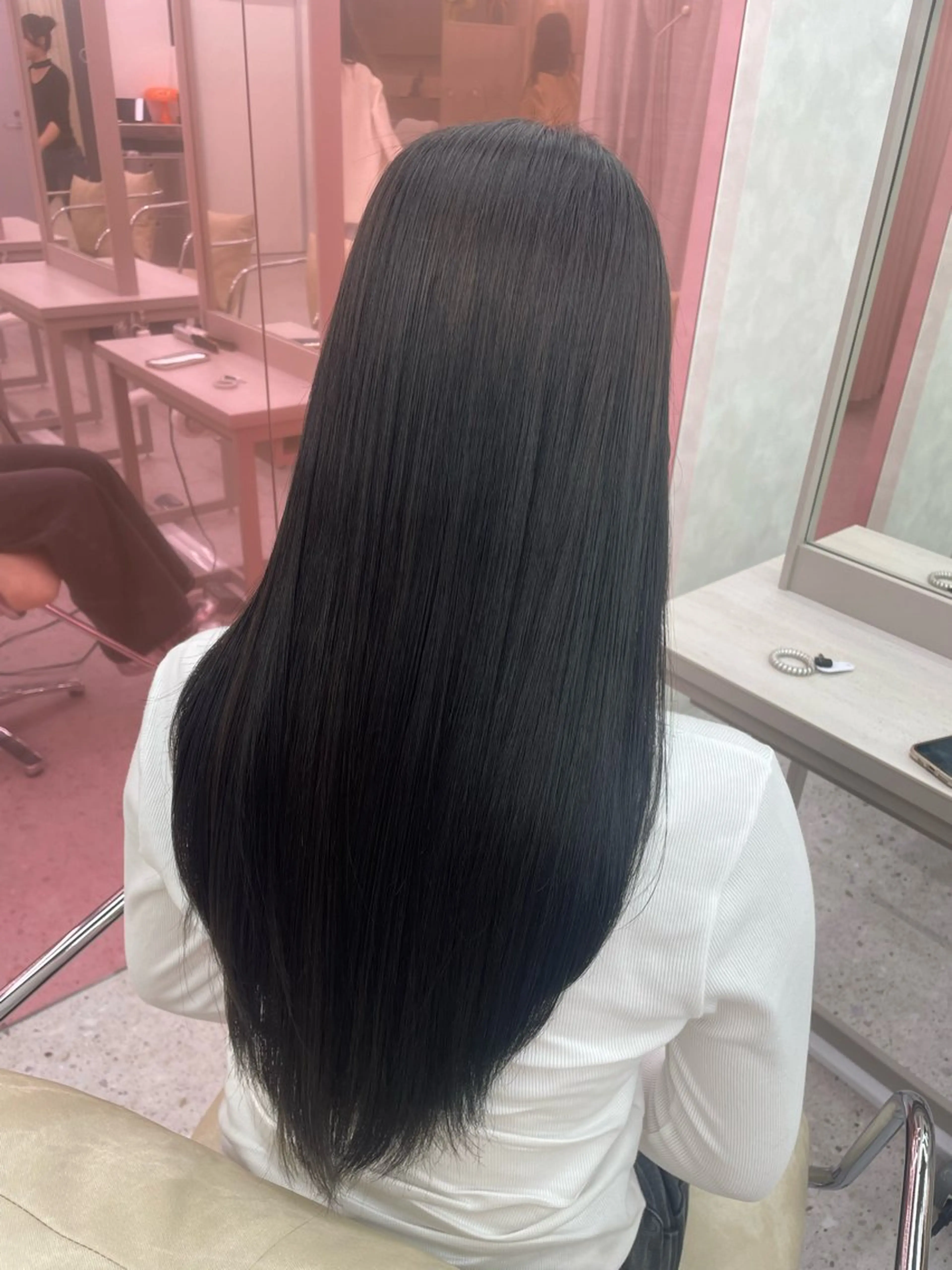 カラー 黒髪 ブルーカラー ブルーブラック Hina／COCO ／艶カラーのヘアスタイル