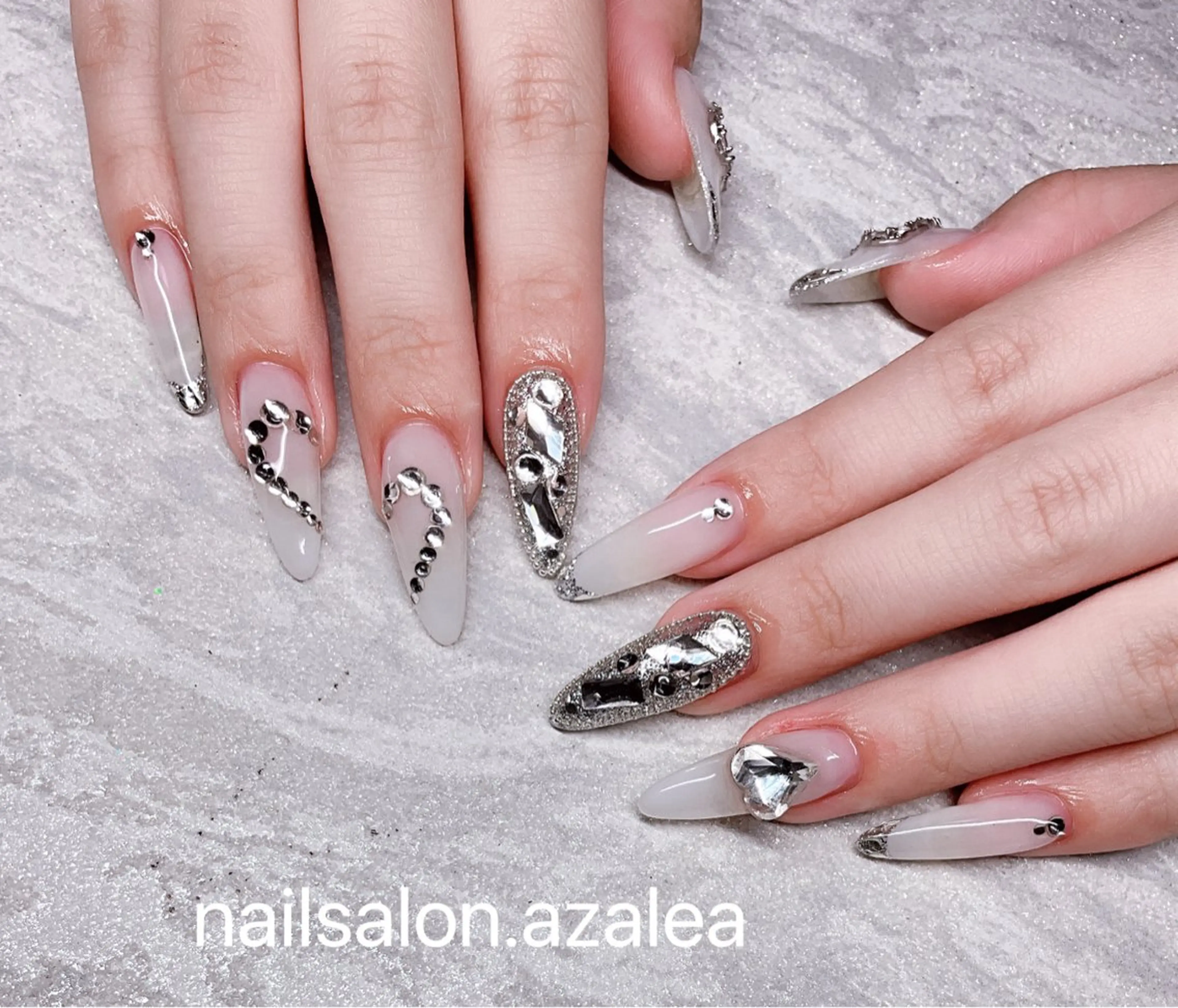 ネイル ハンドネイル R inのネイルデザイン