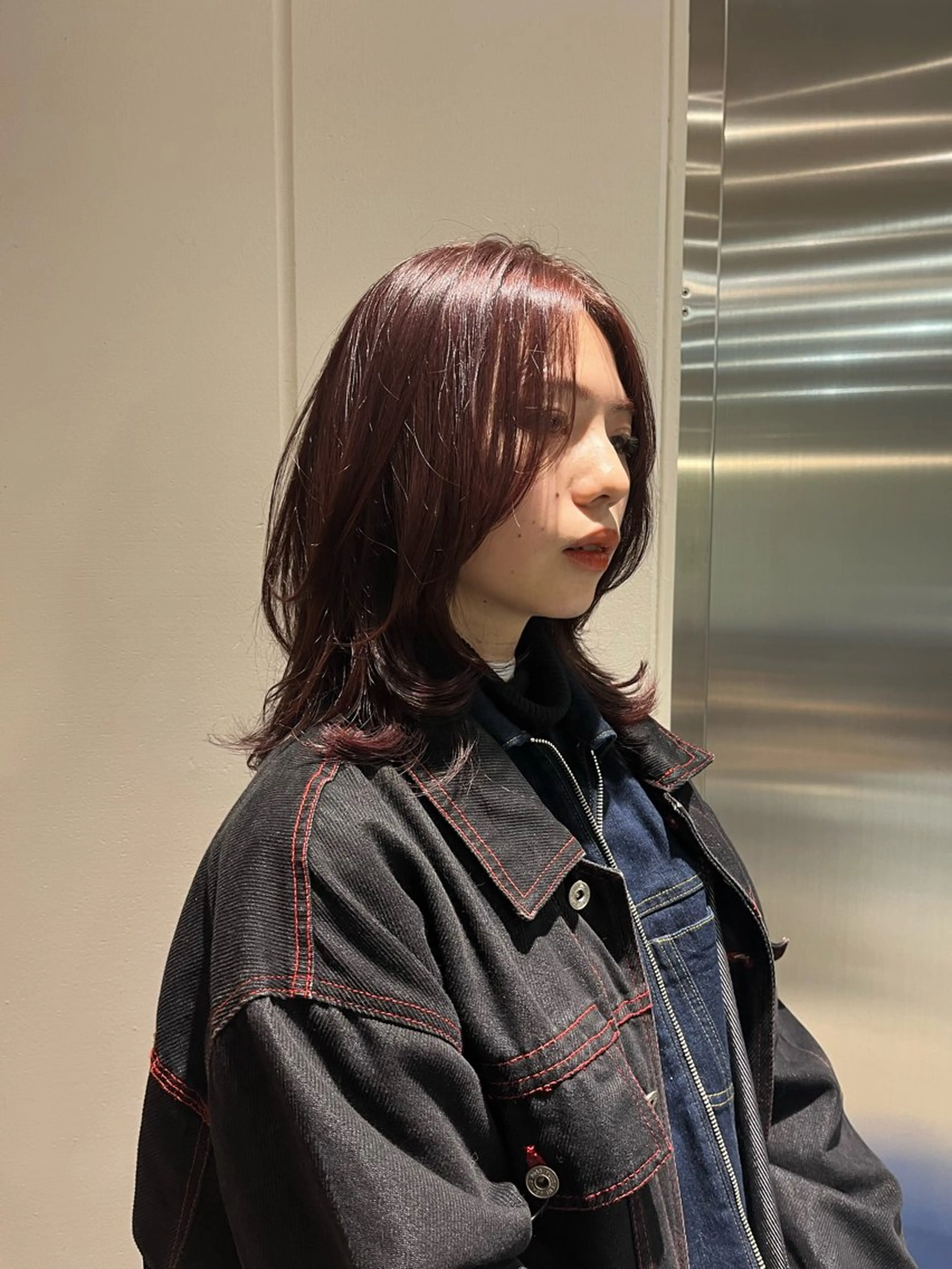 ミディアム カラー ブリーチ ボルドーカラー ブリーチなしカラー 【ミディアムと ロングに特化】島田恋のヘアスタイル