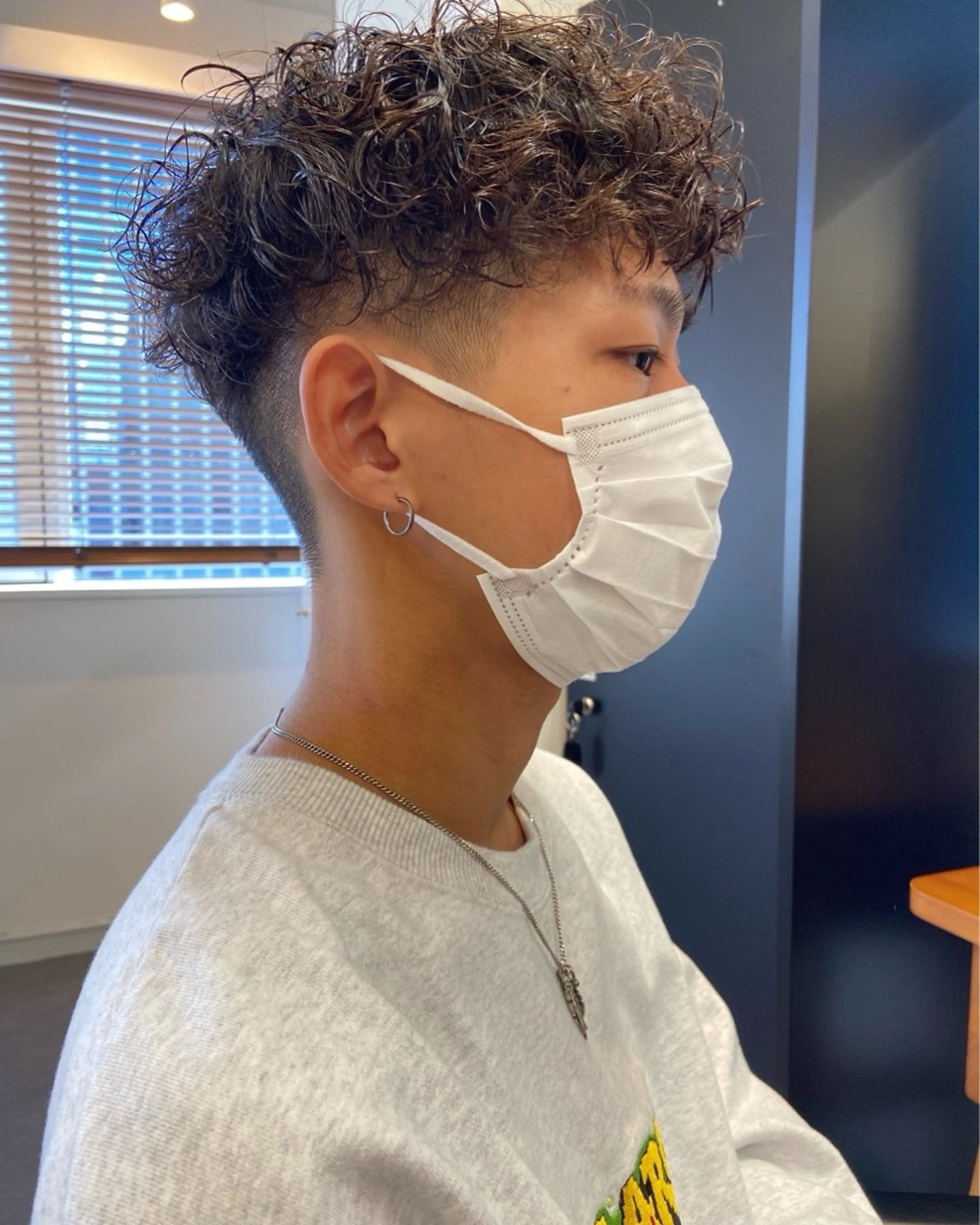 メンズ ダブルカラー寒色系 ボリューム改善ハヤトのヘアスタイル