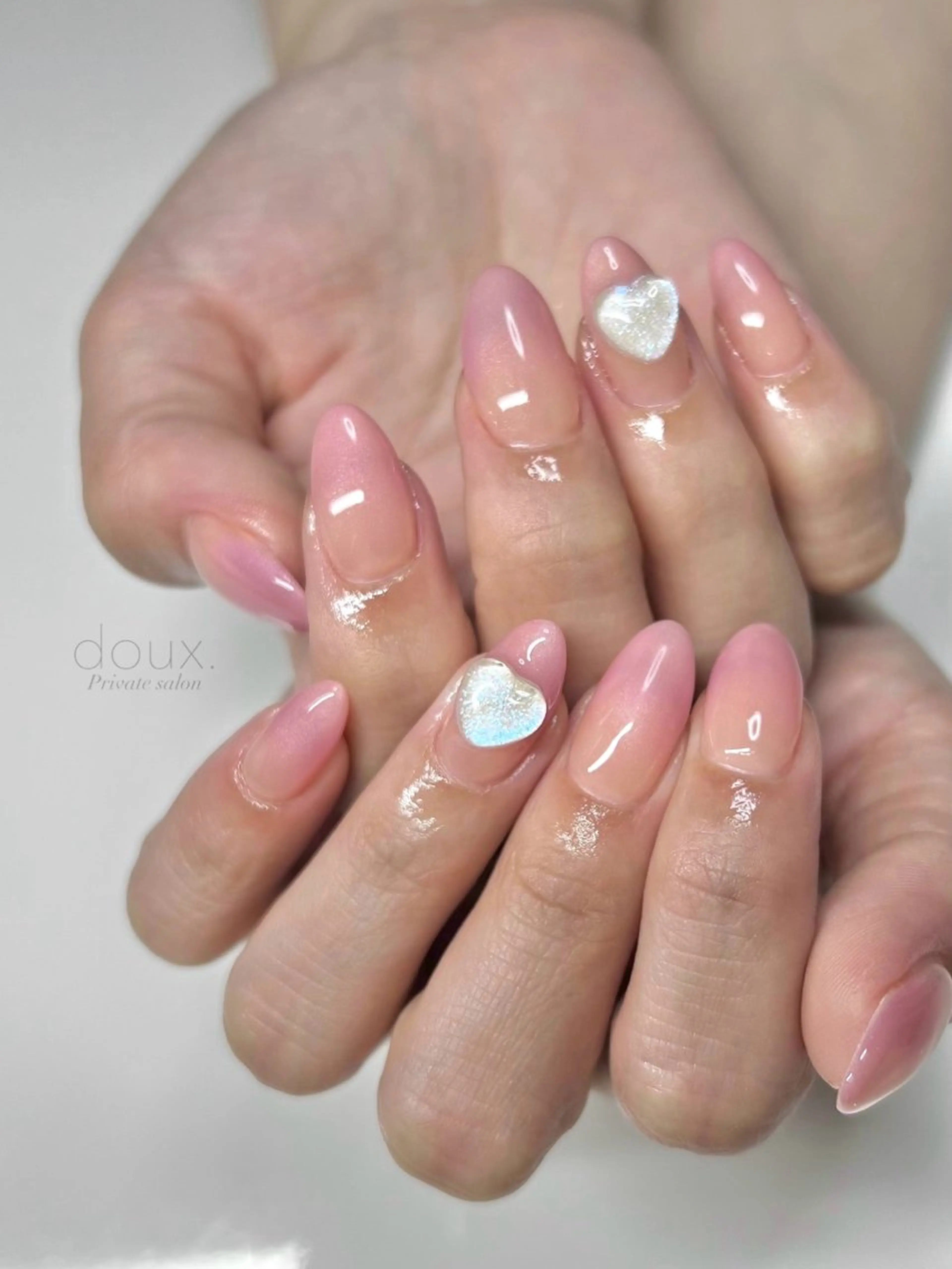 ネイル グラデーション ハート 韓国ネイル ニュアンスネイル オフィスネイル ハンドネイル doux. nailのネイルデザイン