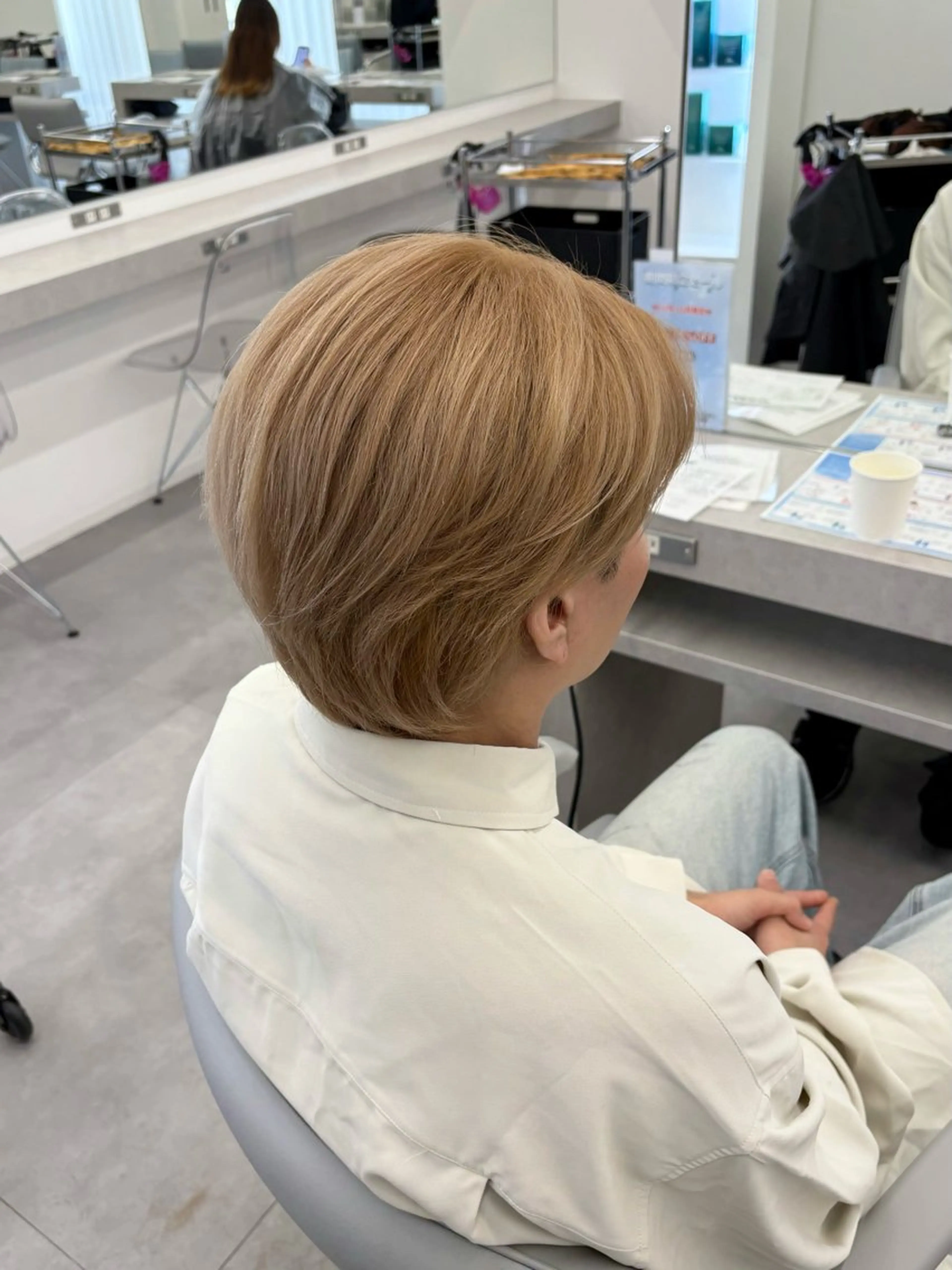 ショート カラー メンズ ベージュカラー ミルクティーベージュ カット ヘアカラー 🎀ハイトーン🎀 ケアブリーチmikuのヘアスタイル