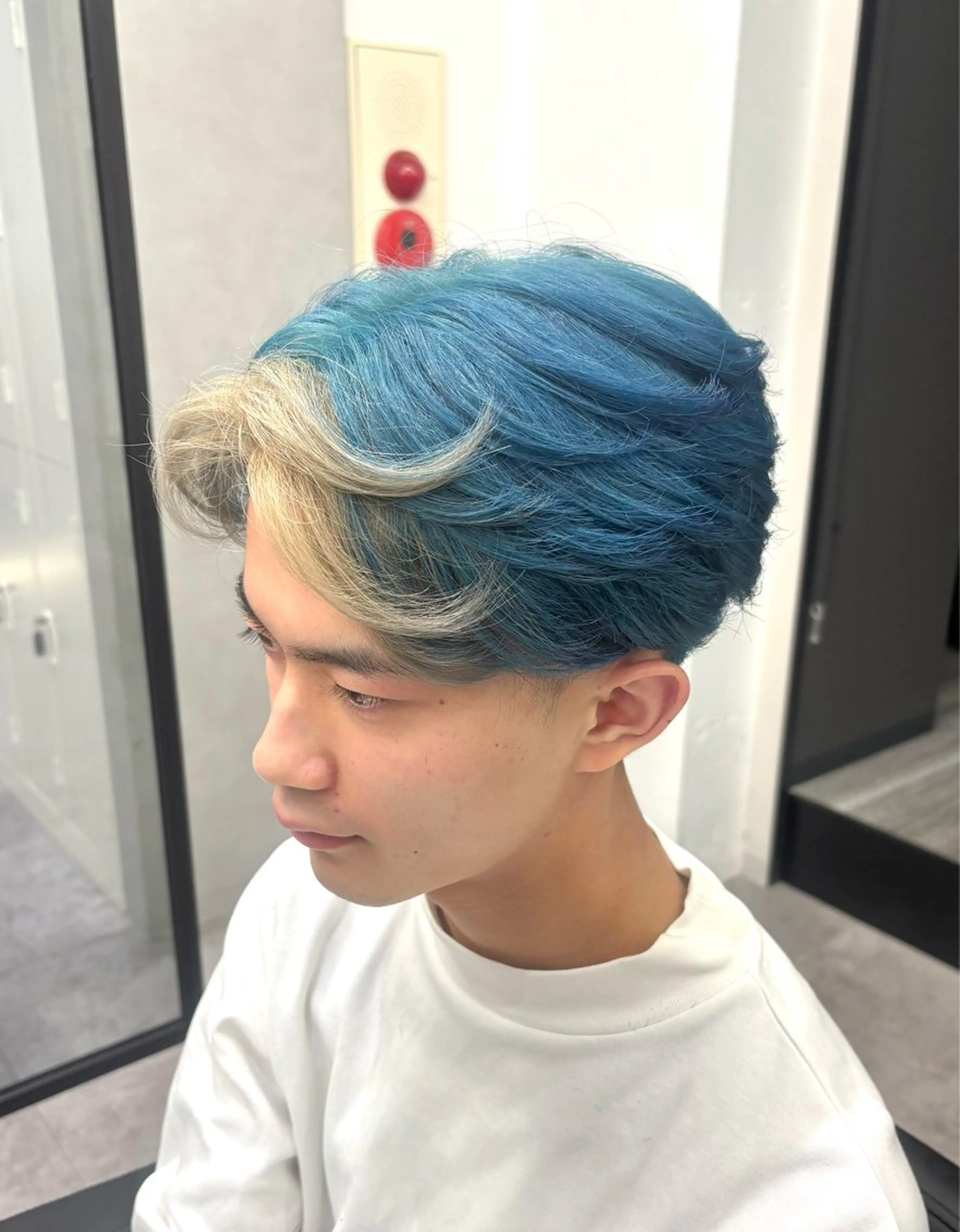 カラー メンズ ヘアカラー COCO .のヘアスタイル