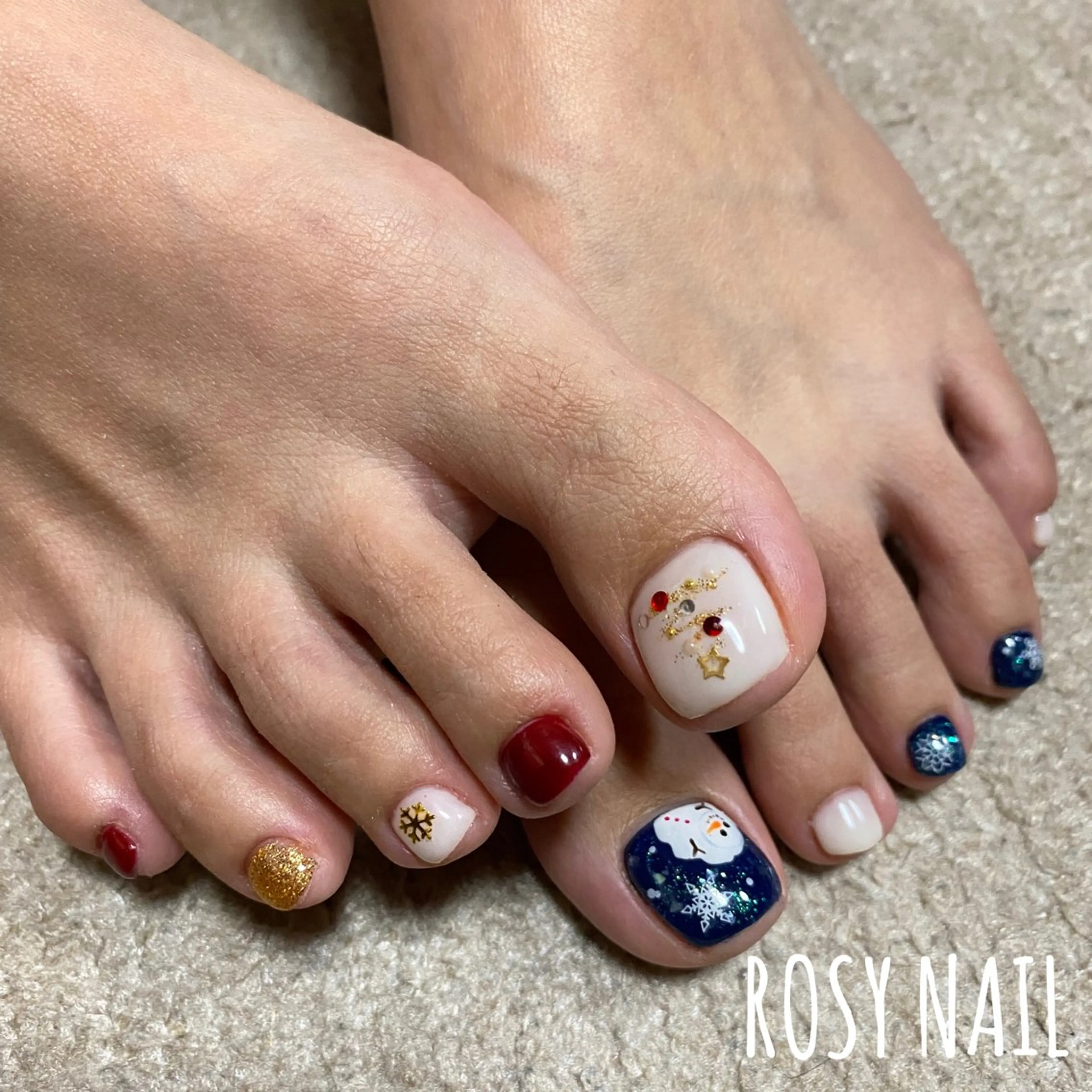 ネイル ブルー フットネイル 持ち込み 赤色 冬ネイル フットネイル ROSY NAIL ロージーネイルのネイルデザイン