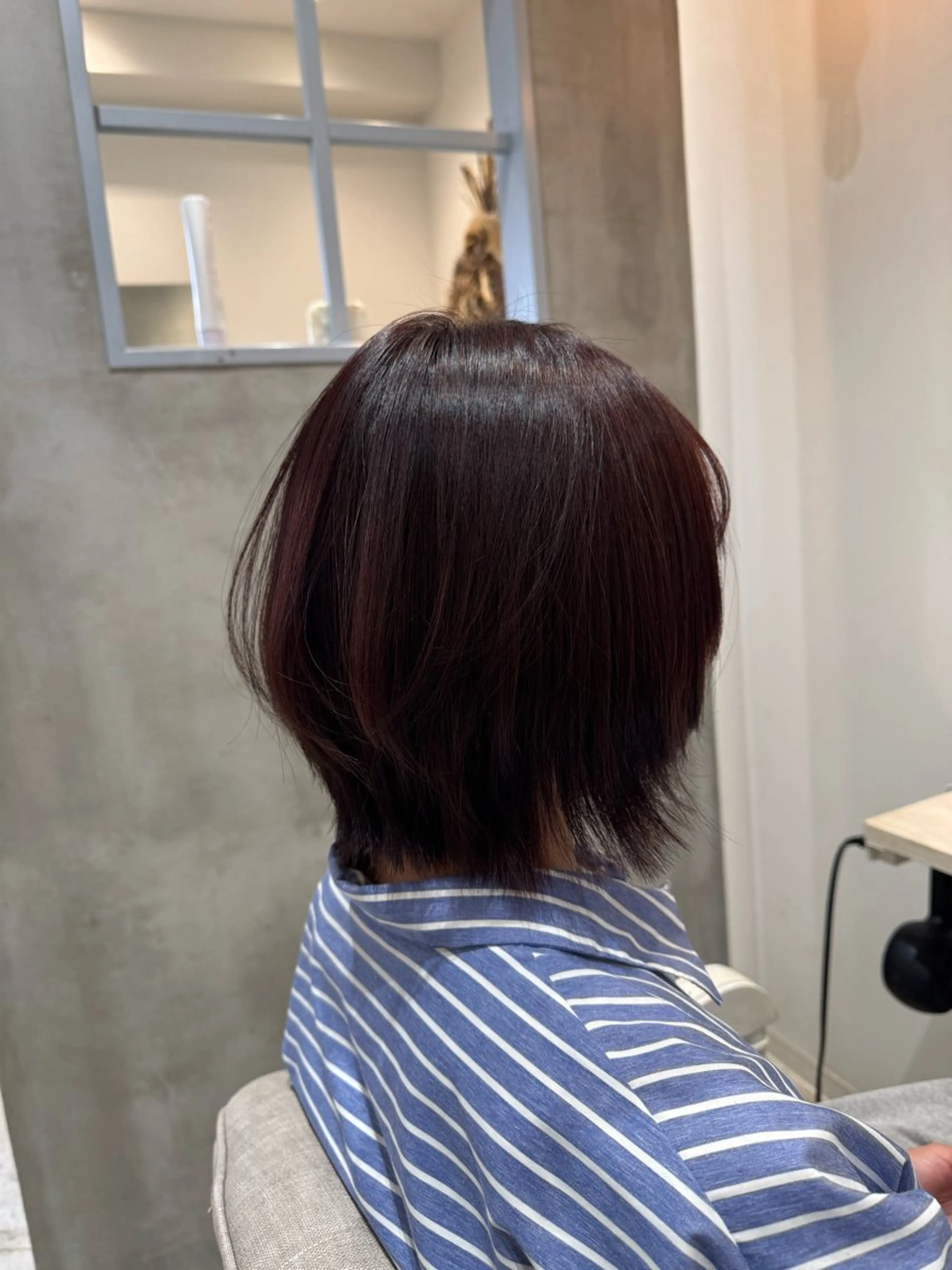 ショート カラー 切りっぱなしボブ バレイヤージュ ベージュカラー ブリーチ ブロンド ほの カラー特化/ ブリーチ/ボブのヘアスタイル