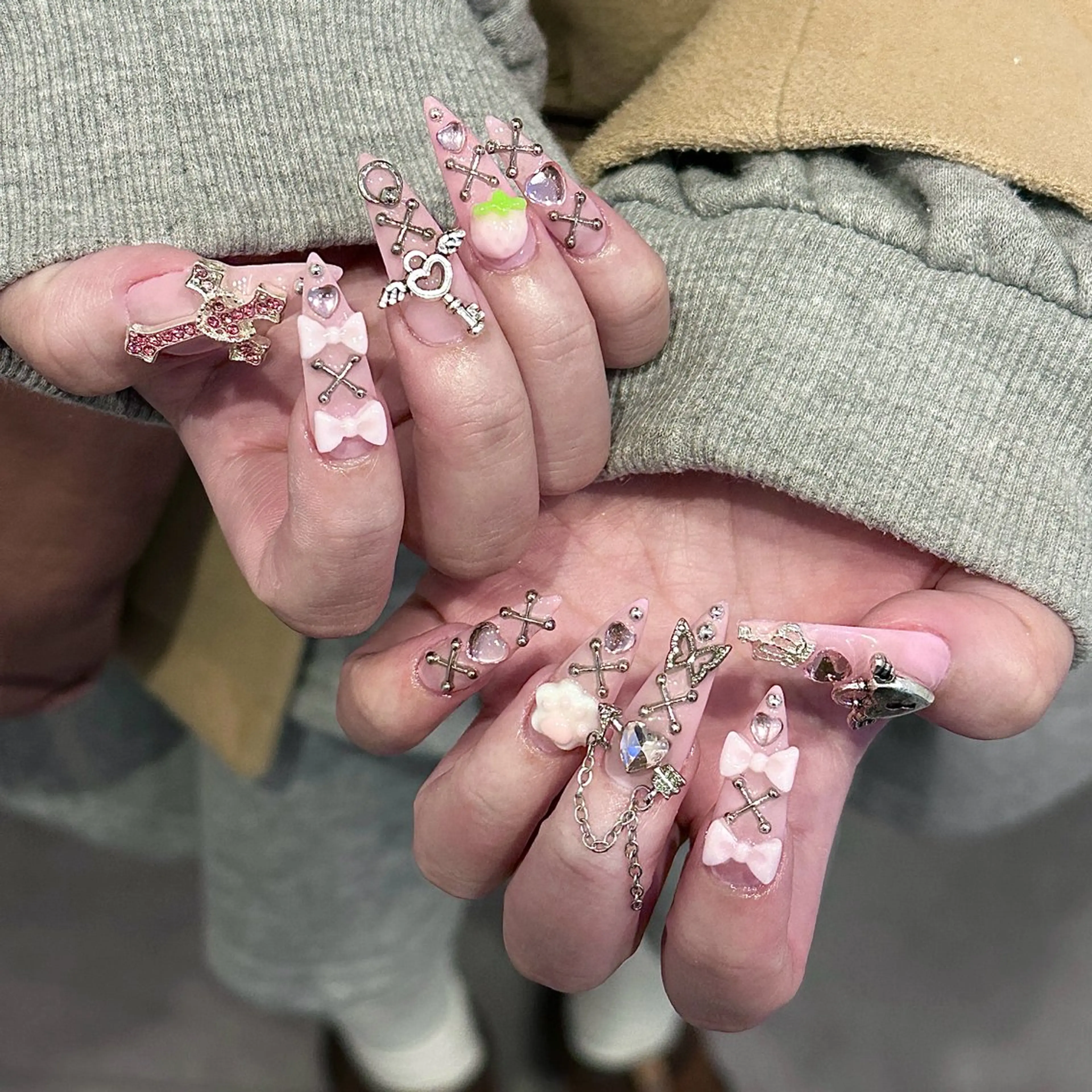 アートもパーツも妥協なし♪チップ長さだしアート10本+有料パーツ乗せ放題☆.*˚の写真