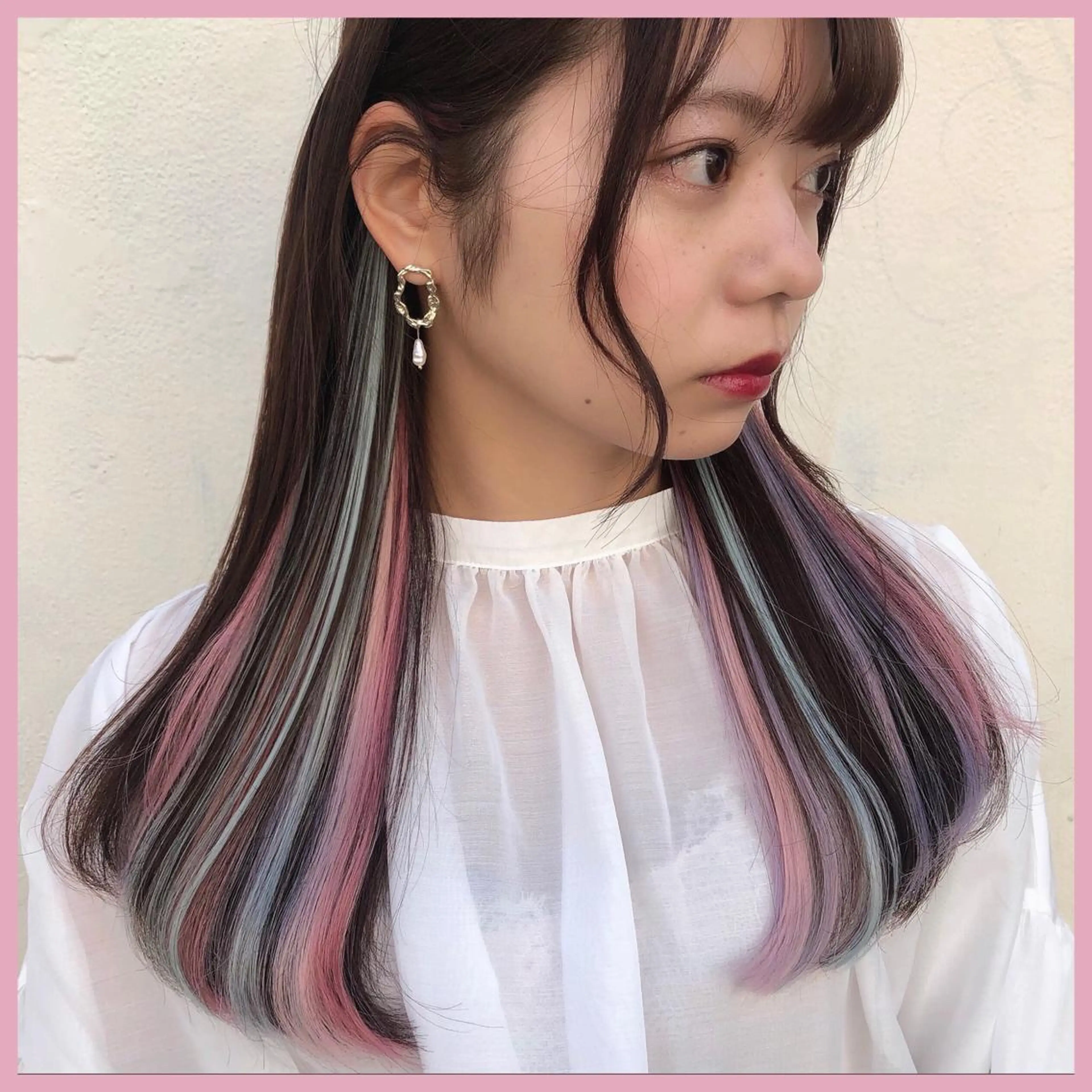 セミロング カラー パーマ ヘアアレンジ シールエクステ イヤリングカラー ユニコーンカラー エクステ 八巻 晴香のヘアスタイル