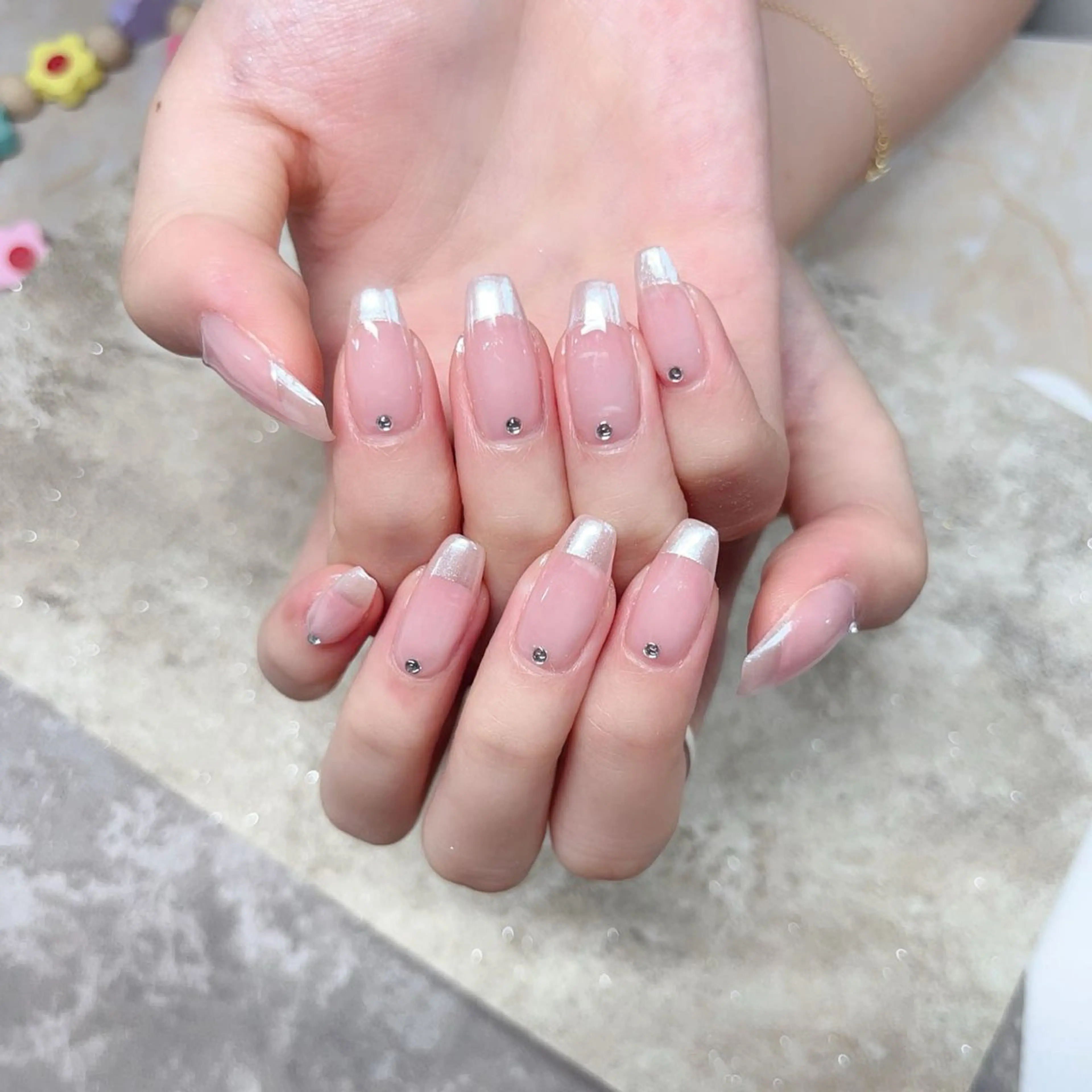 ミニモ限定40%OFF💜初回オフ無料🌈ミラーフレンチネイル🎀＋ハンドケア付きの写真