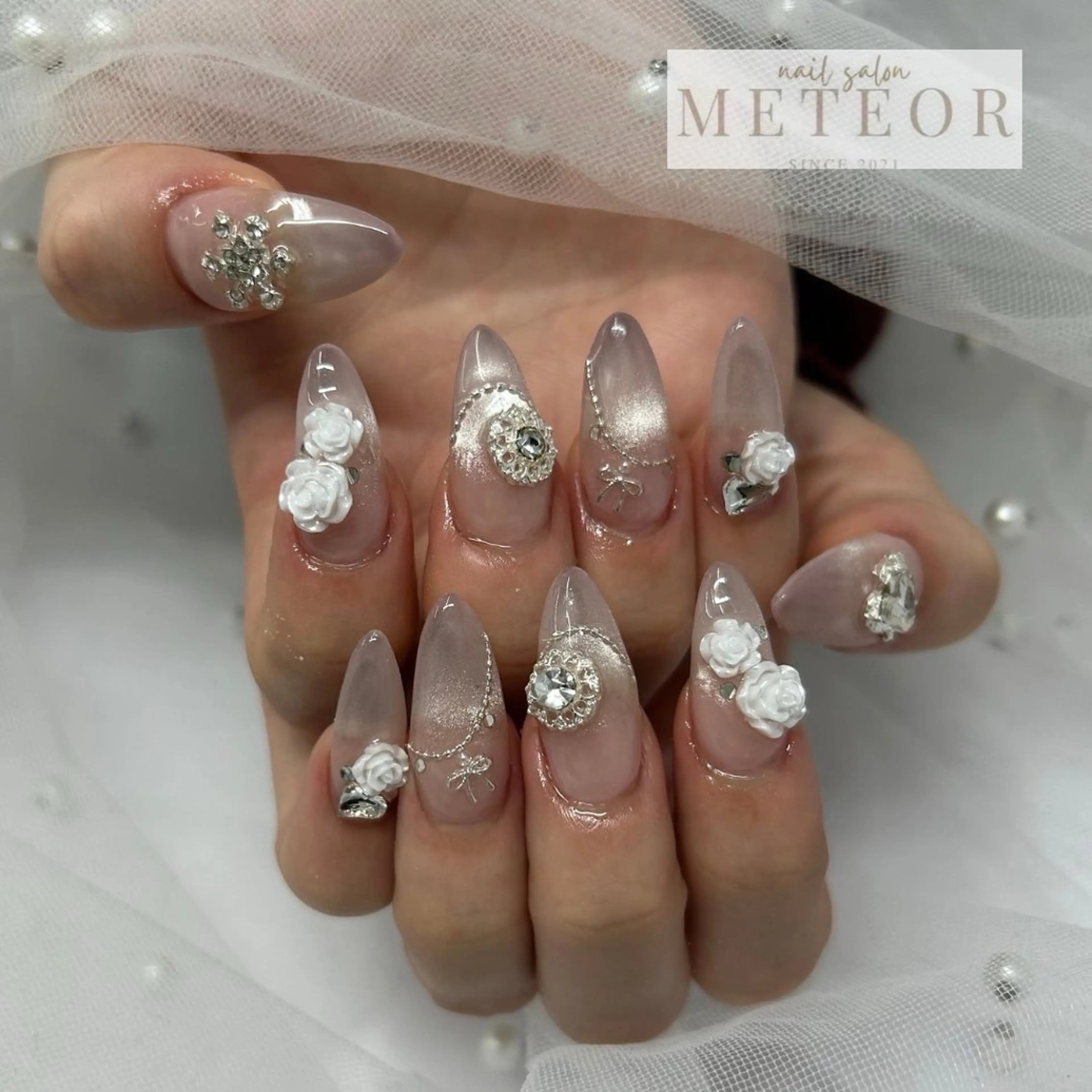 ネイル グラデーション キラキラネイル ロングネイル マグネットネイル ワンホンネイル ハンドネイル nailsalon meteor所属・METEOR💫 staffのネイルデザイン