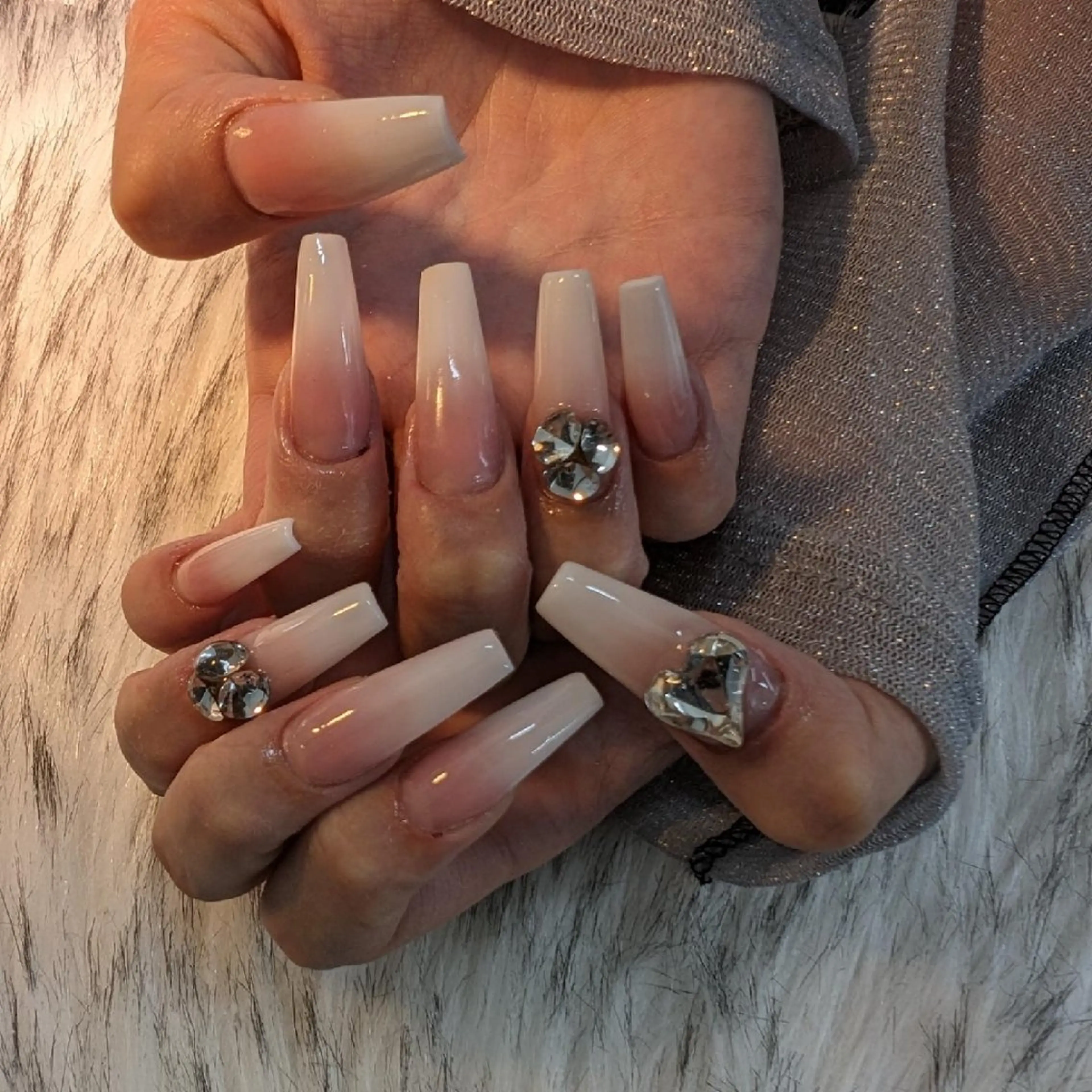 ネイル ハンドネイル RUNWAY 　　の眉毛・アイブロウイメージ