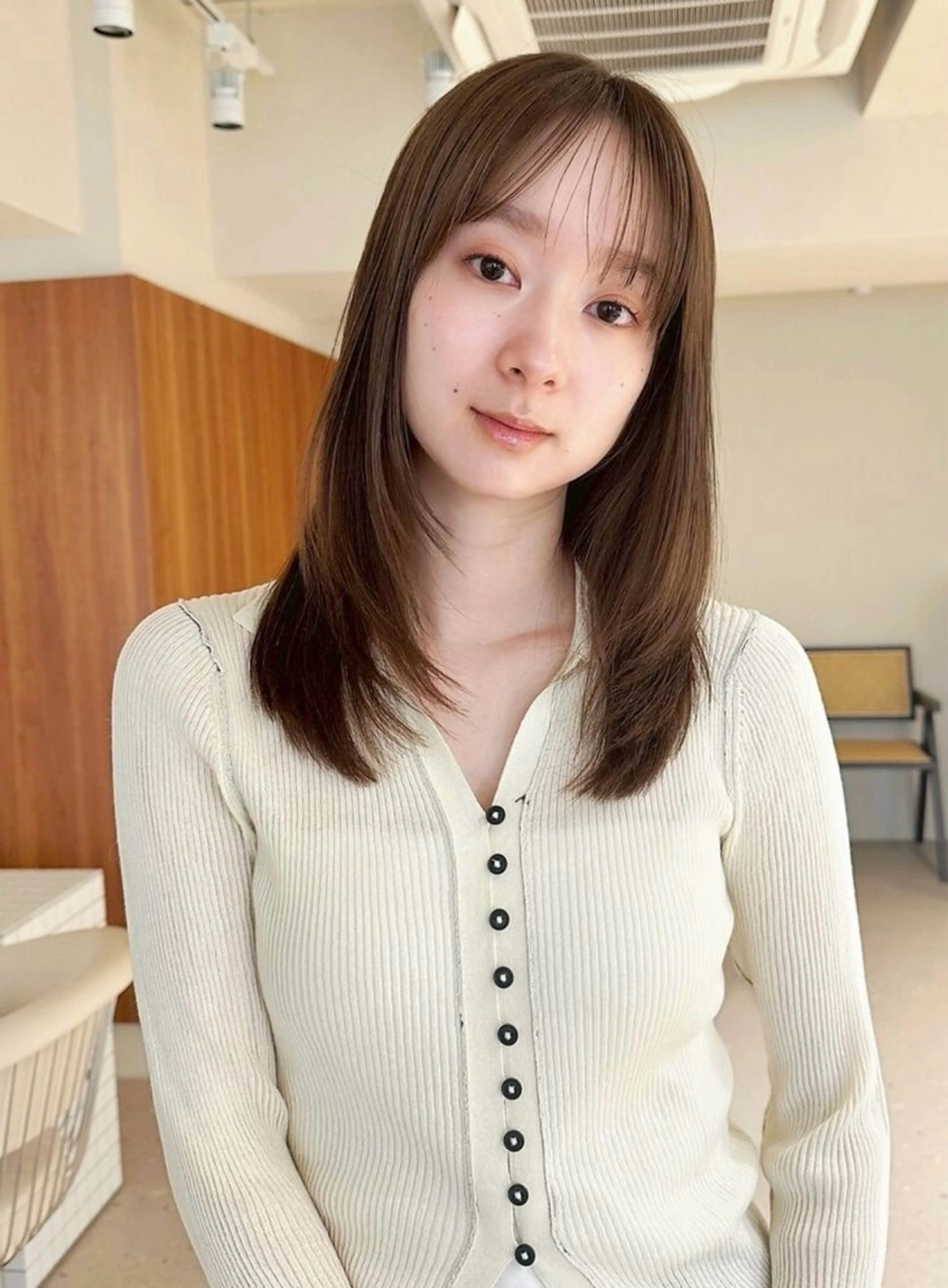 ミディアム カラー 切りっぱなしボブ ベージュカラー ブリーチ ダブルカラー グレージュ 小顔矯正/レイヤー 透明感カラー✨生真のヘアスタイル