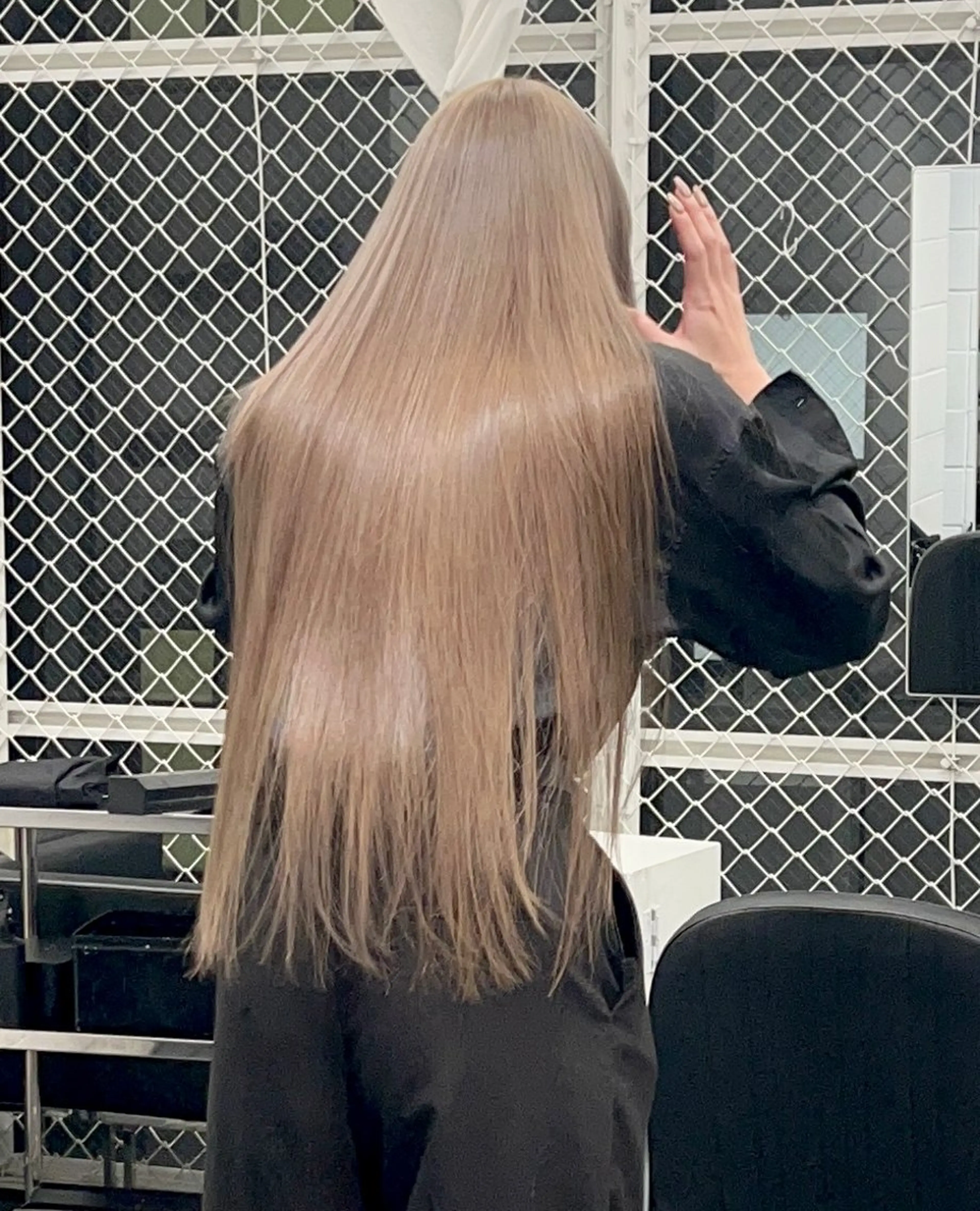 セミロング カラー アッシュ ベージュカラー ブリーチ ブロンド ケアブリーチ カット ヘアカラー トリートメント HARU//原宿🤍 リピート率NO.1のヘアスタイル