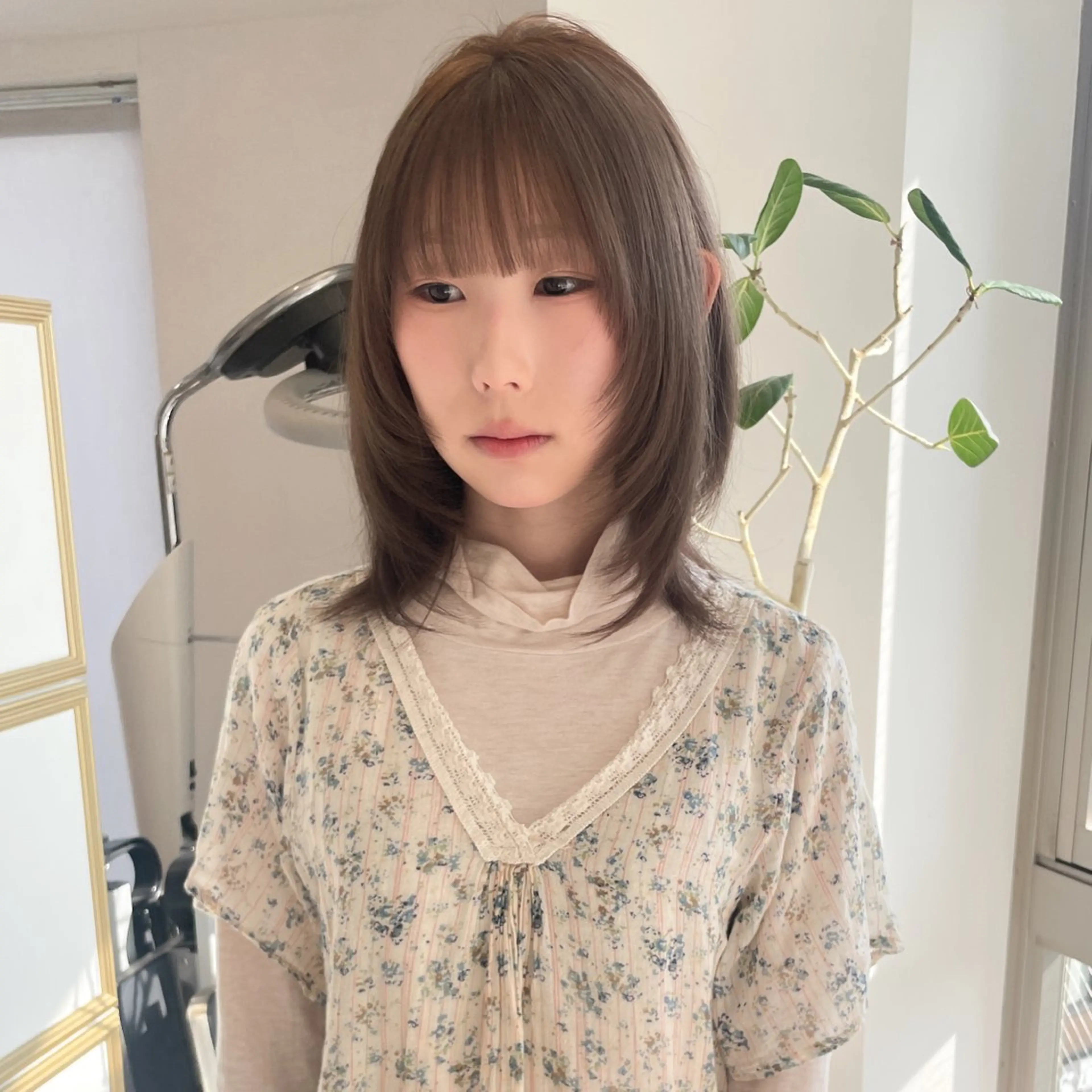 セミロング アッシュ アッシュグレー アッシュグレージュ 顔まわりレイヤー レイヤーカット カット ヘアカラー 似合わせヘア🤍 面田法子のヘアスタイル