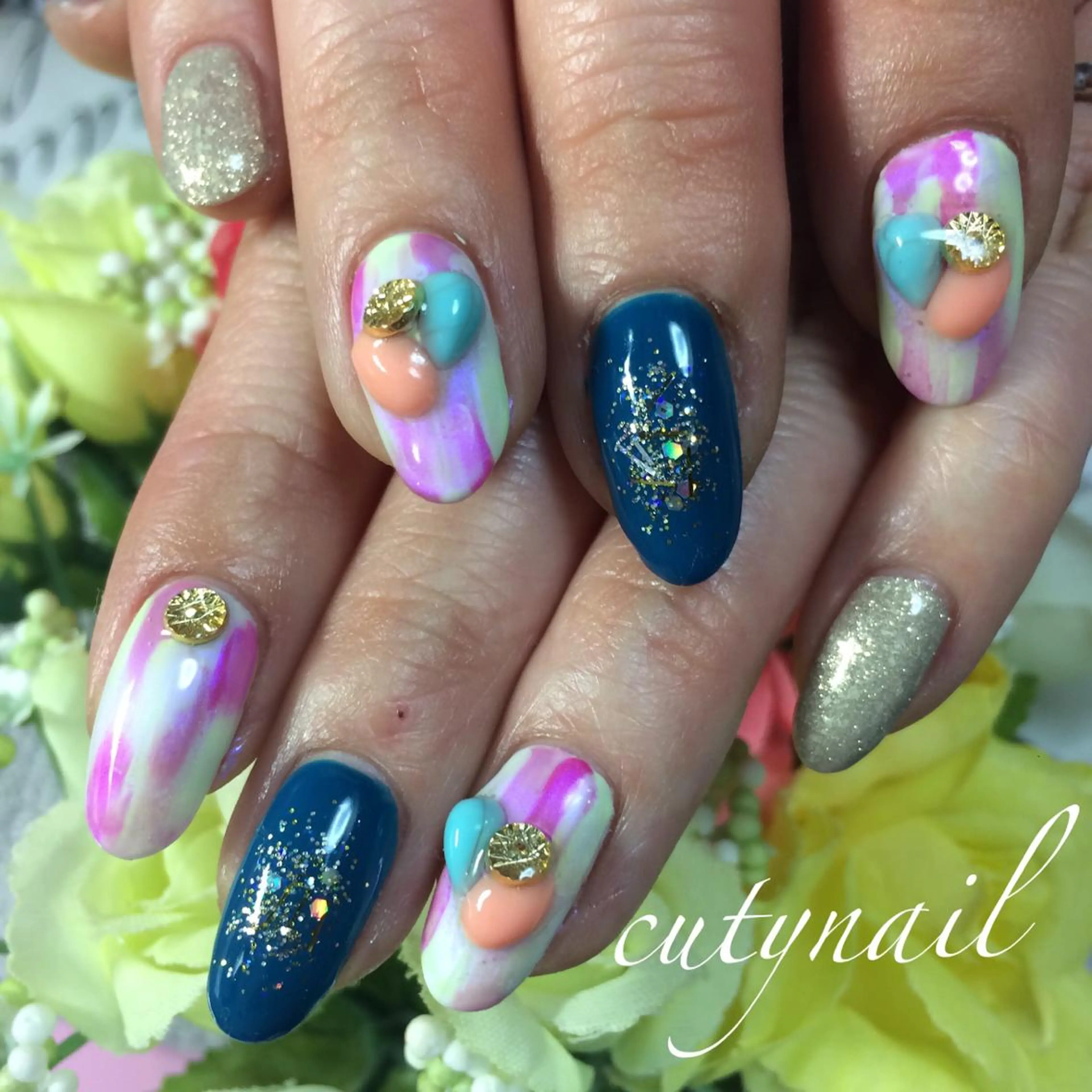 ネイル チークネイル ラメ(グリッター) 大理石ネイル(マーブル) cuty nailのネイルデザイン
