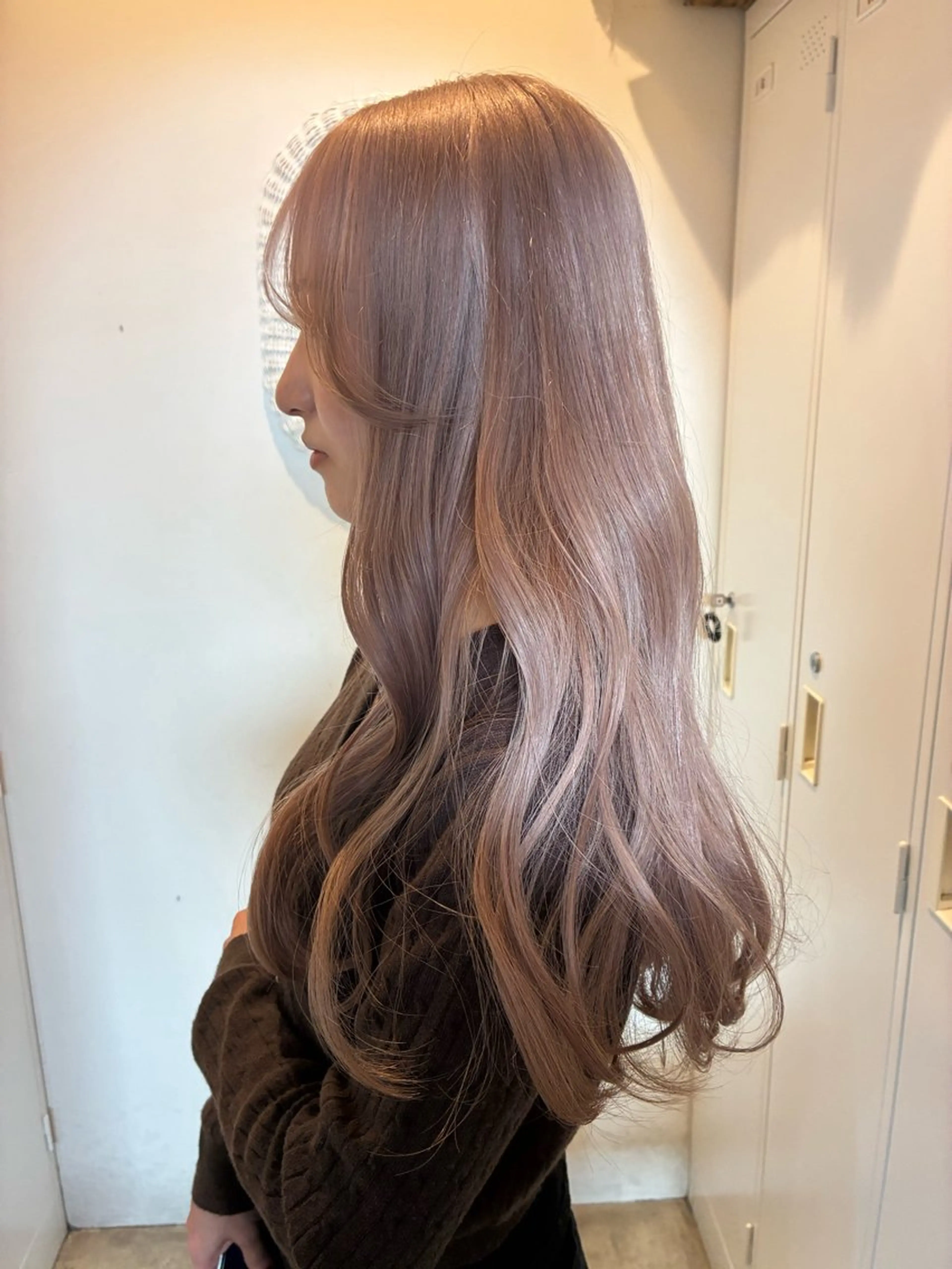 ロング ヘアカラー nacoハイトーン ベージュ🤍のヘアスタイル