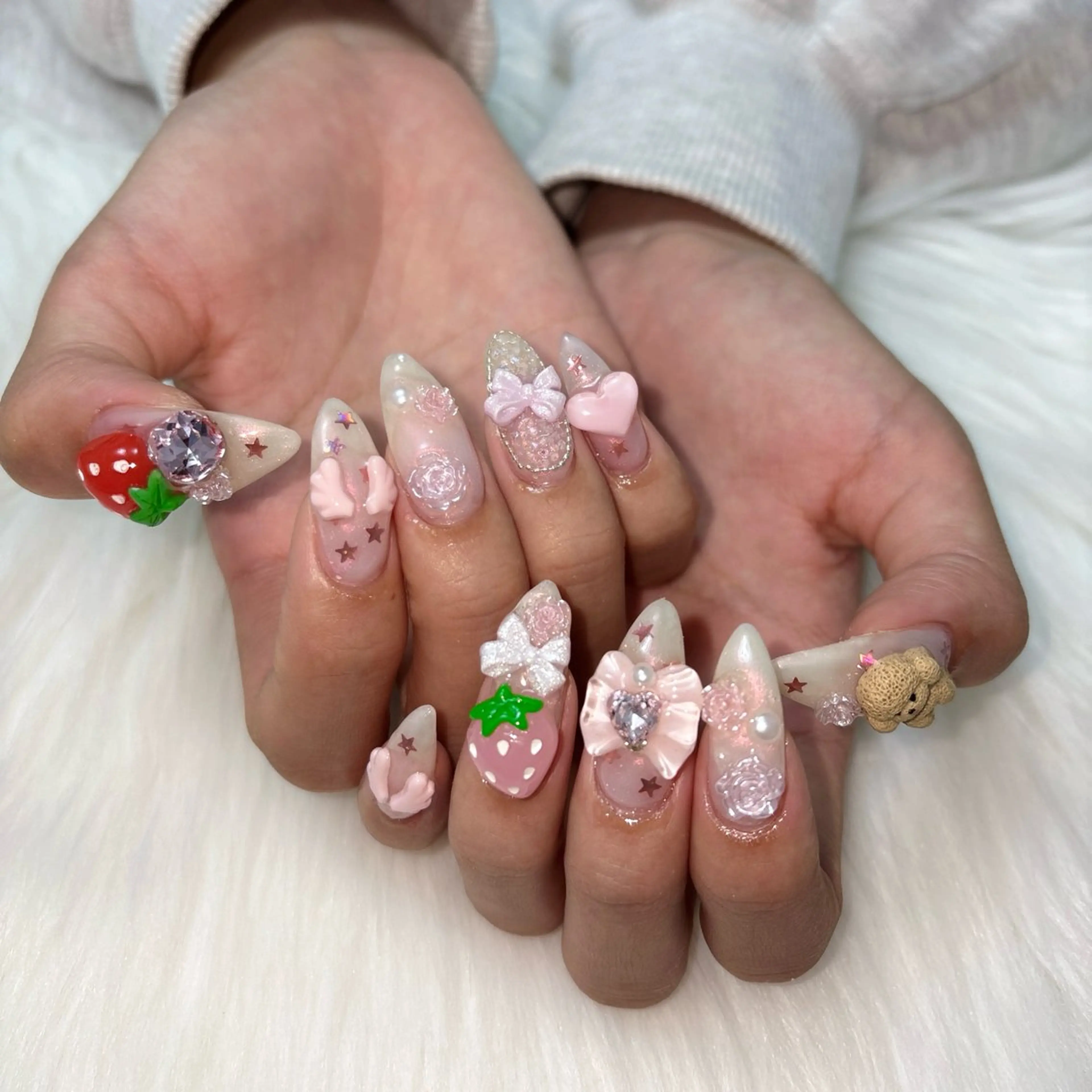 ネイル オーロラネイル ハンドネイル adorable 〈Kurumi〉のネイルデザイン