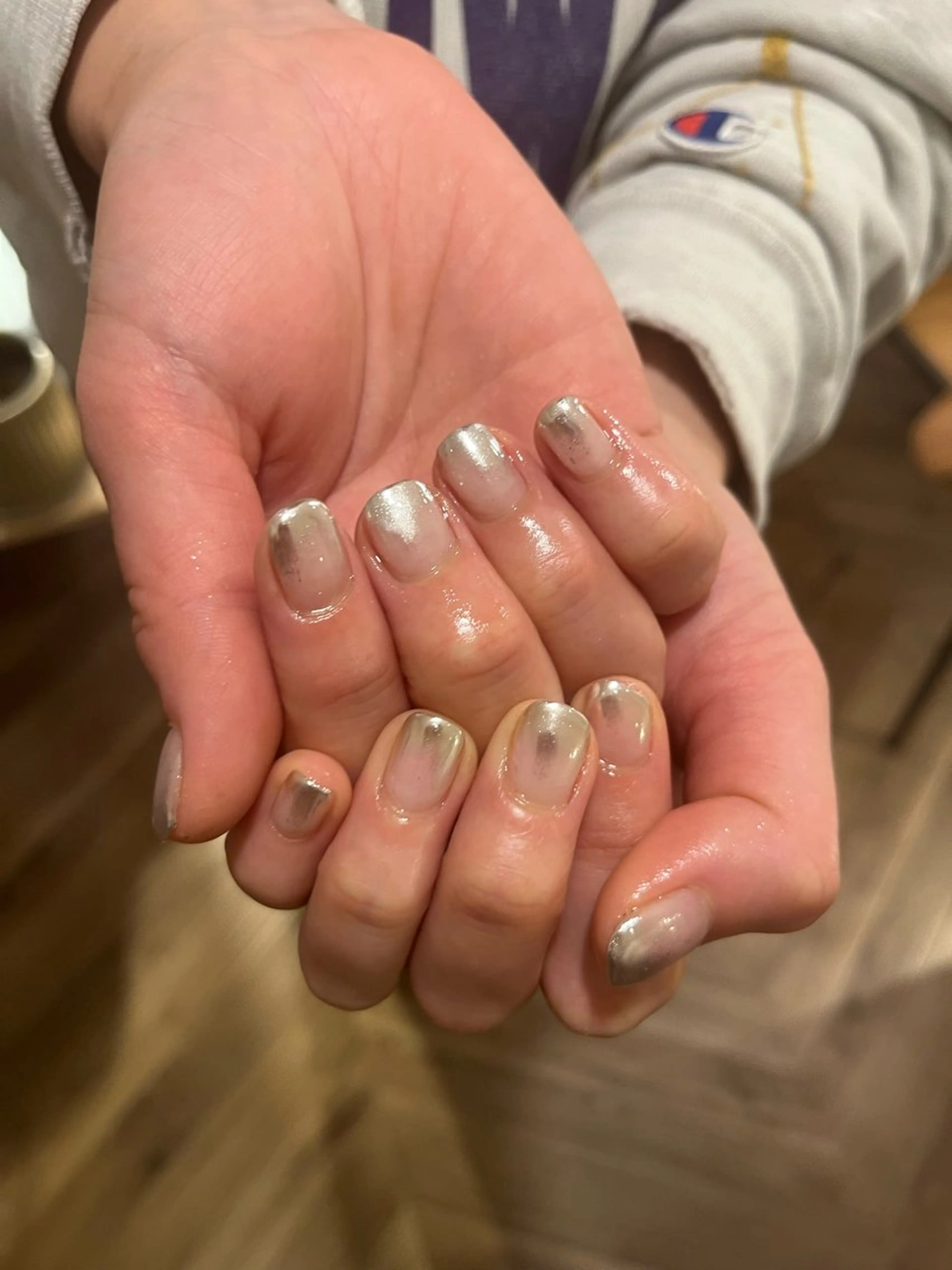 ネイル グラデーション ミラーネイル ニュアンスネイル シンプルネイル AT.1011 (ハルカ)のネイルデザイン