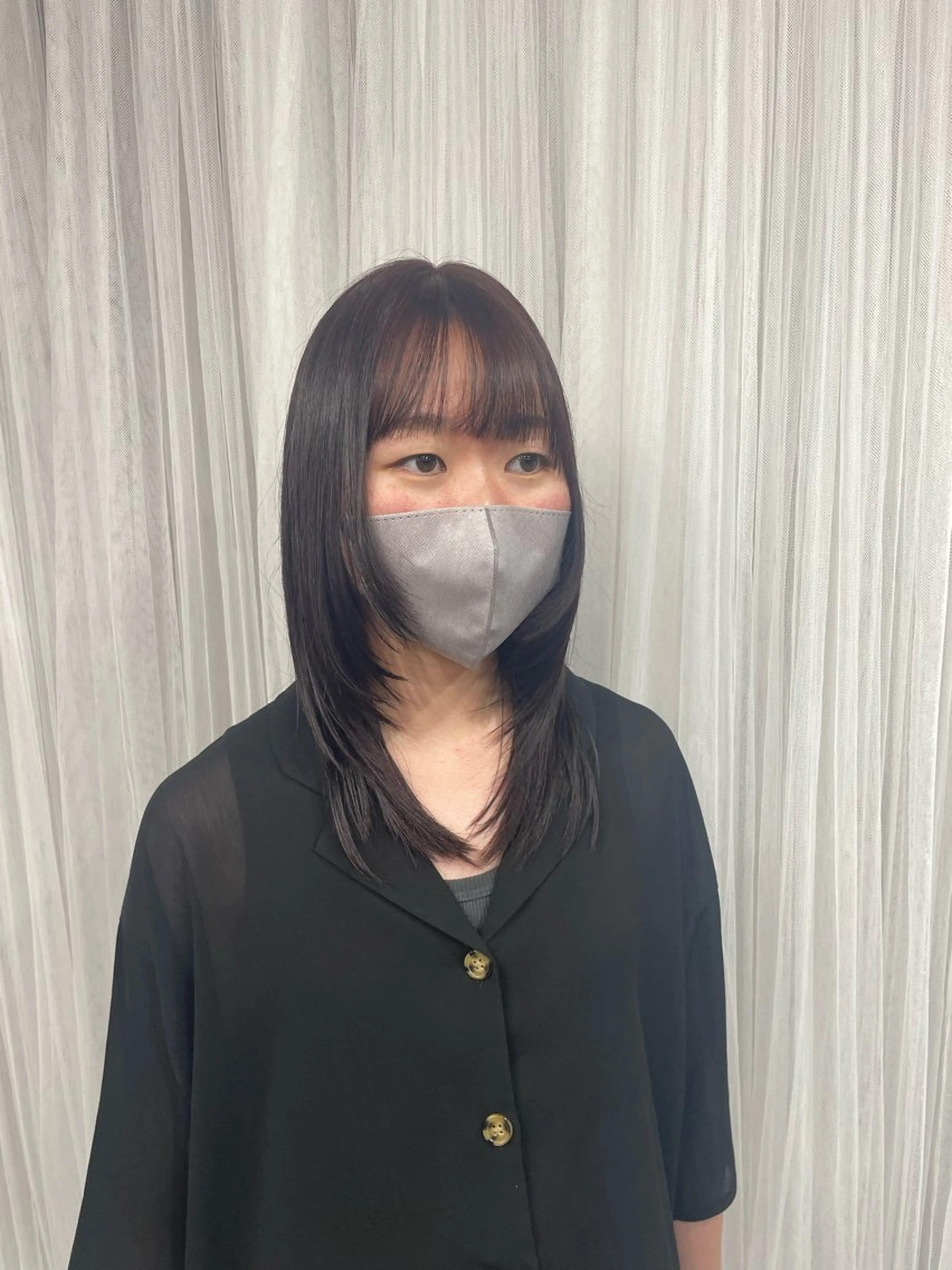 ミディアム レイヤーカット カット 手塚 由佳のヘアスタイル