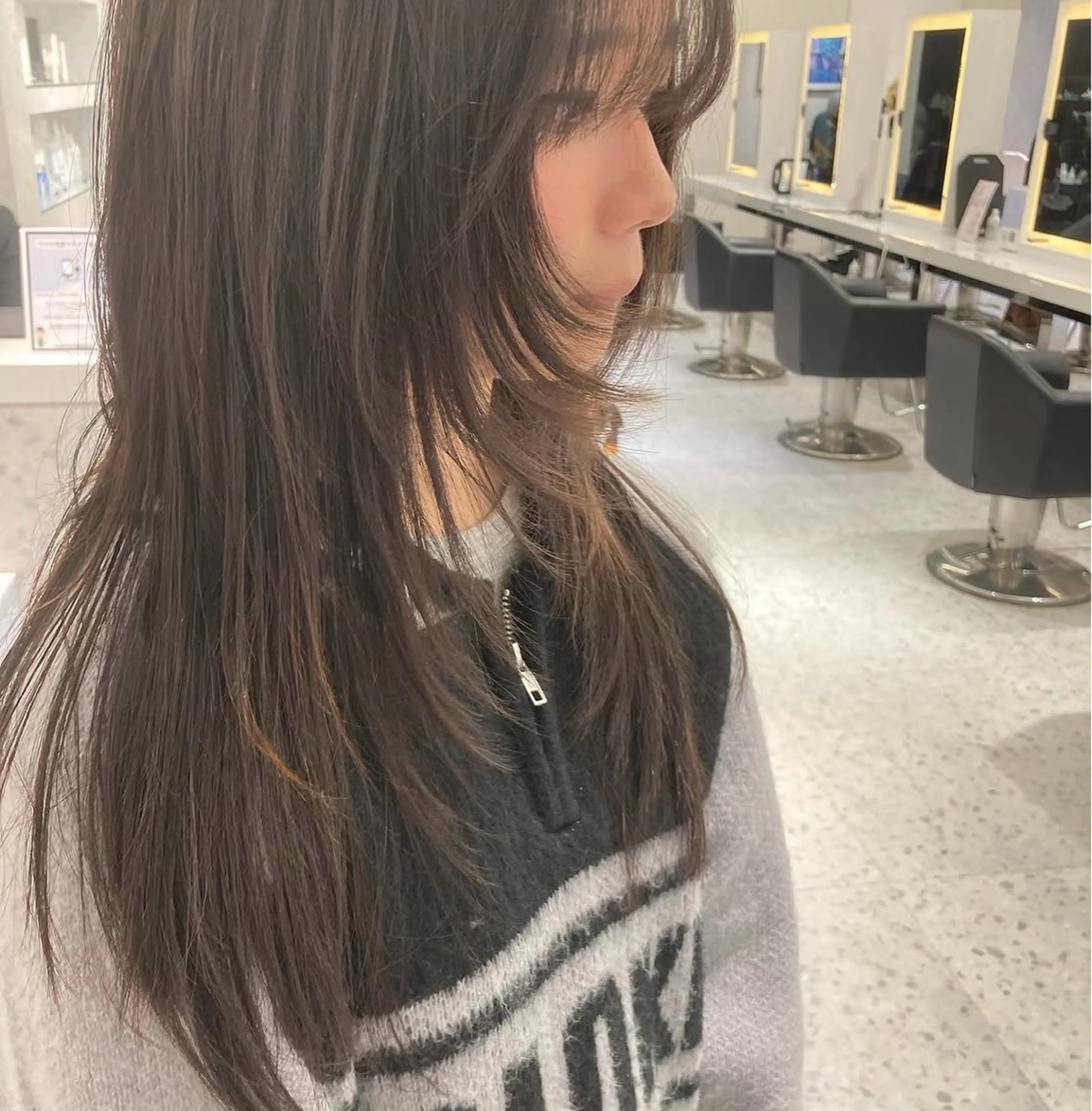 セミロング ハッシュカット 山田 ひかりのヘアスタイル