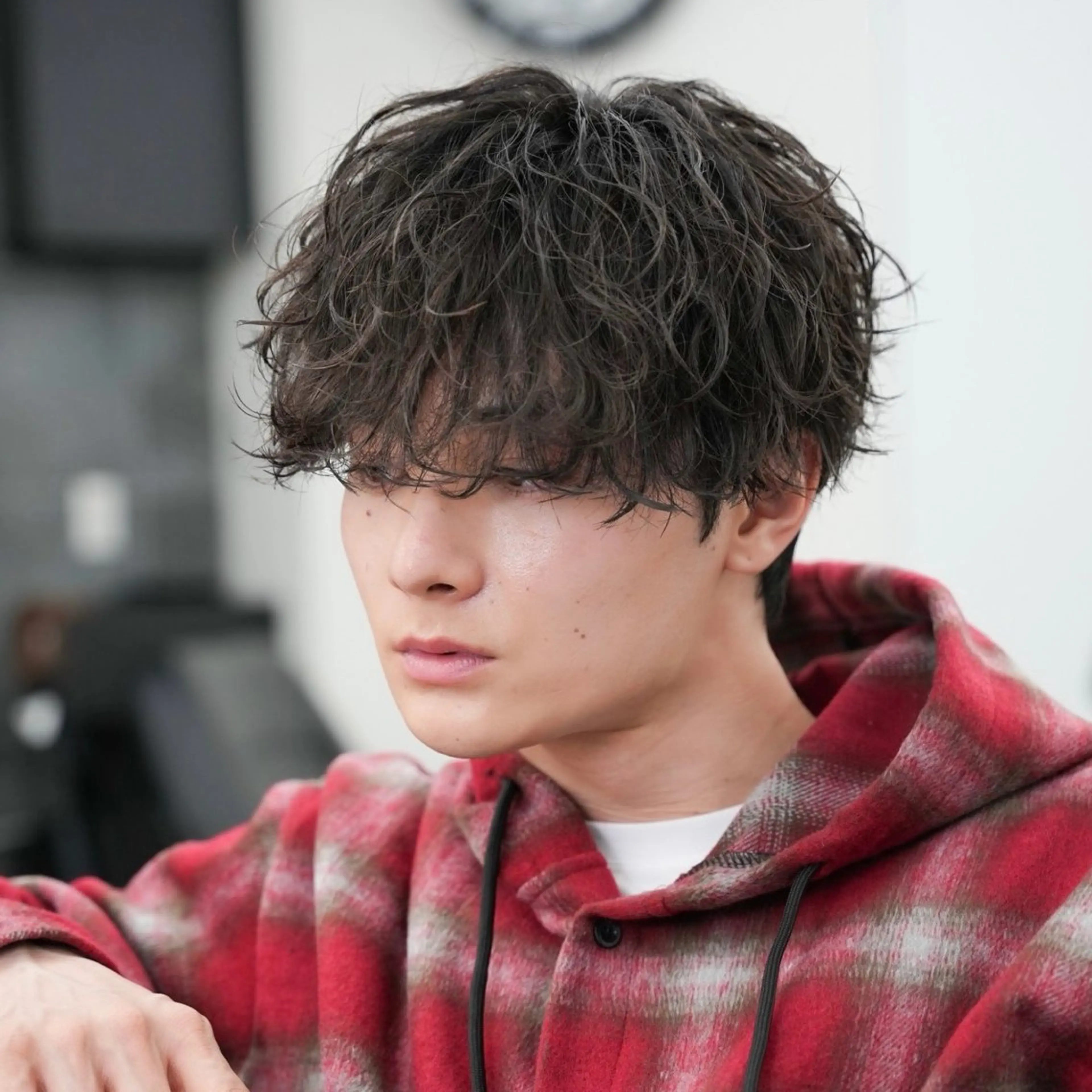 ショート カラー パーマ メンズ マッシュ カット パーマ 🔥メンズ極🔥韓国 シャドウ/波巻き柿崎のヘアスタイル