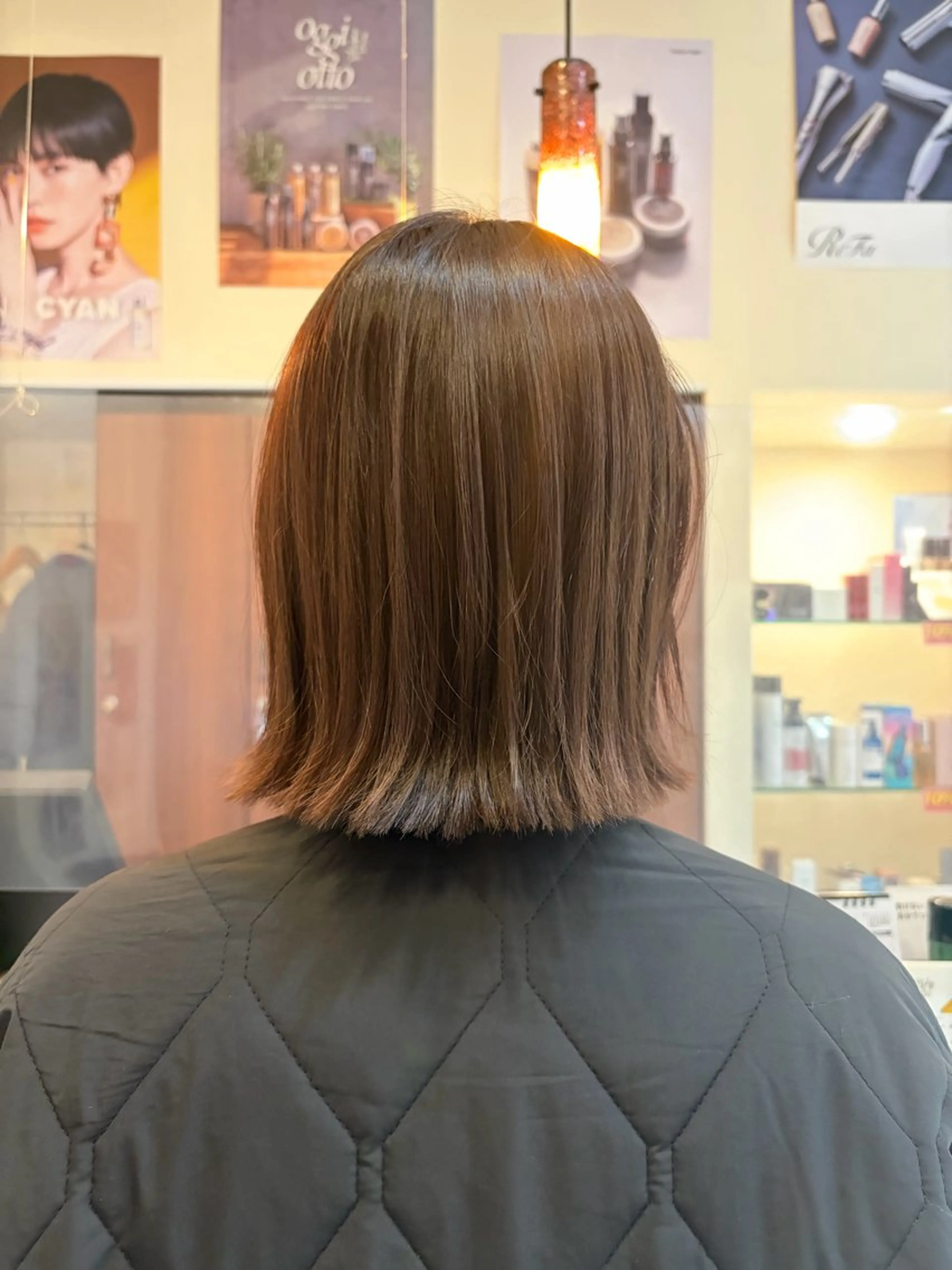 ミディアム カラー ベージュカラー ボブ 外ハネヘア カット ヘアカラー Aphrodite 横手 亜紀のヘアスタイル