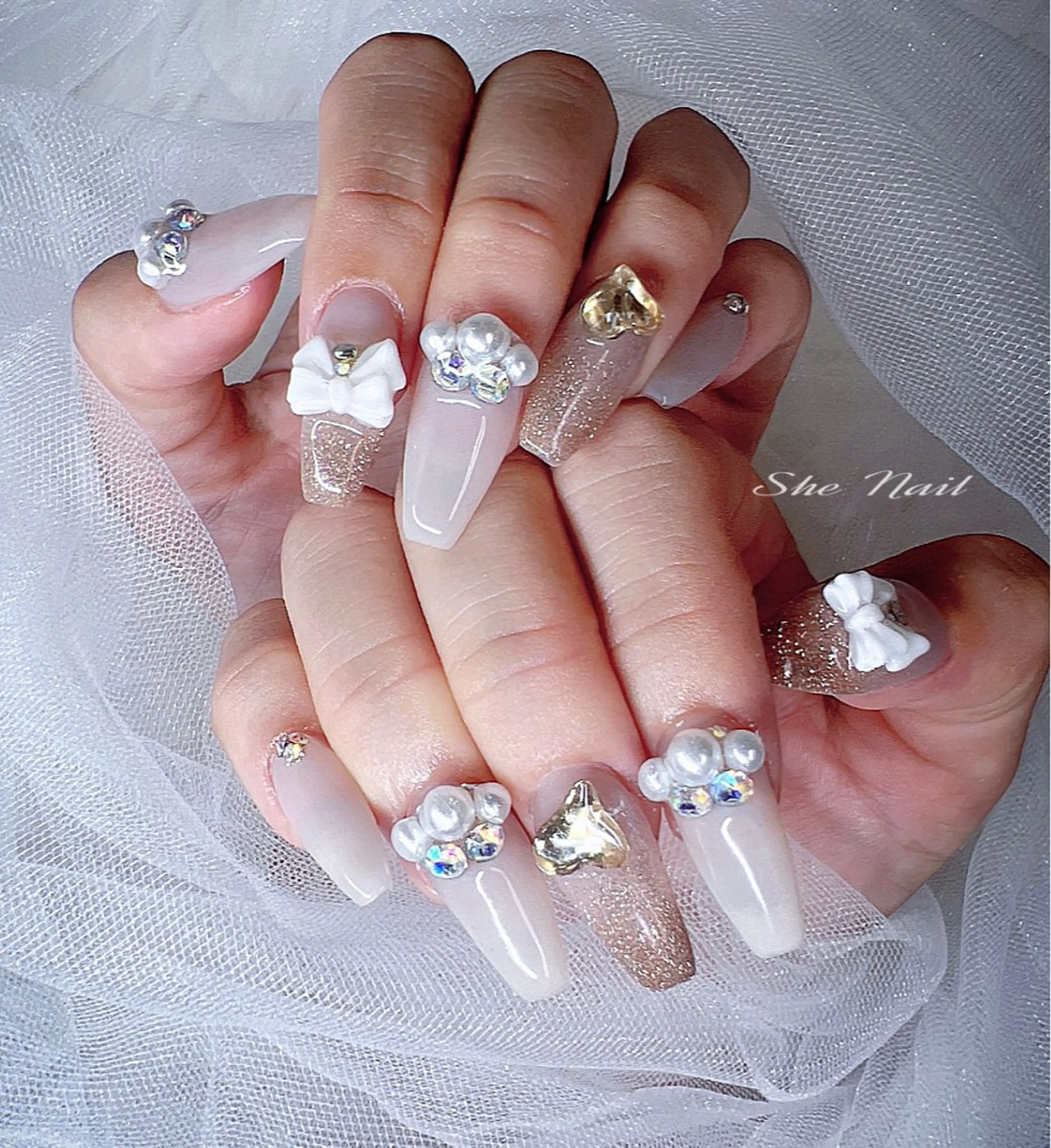 ネイル チークネイル 長さ出し マグネットネイル ミラーネイル 持ち込み ハンドネイル She   Nail所属・ISA_ BELLAのネイルデザイン