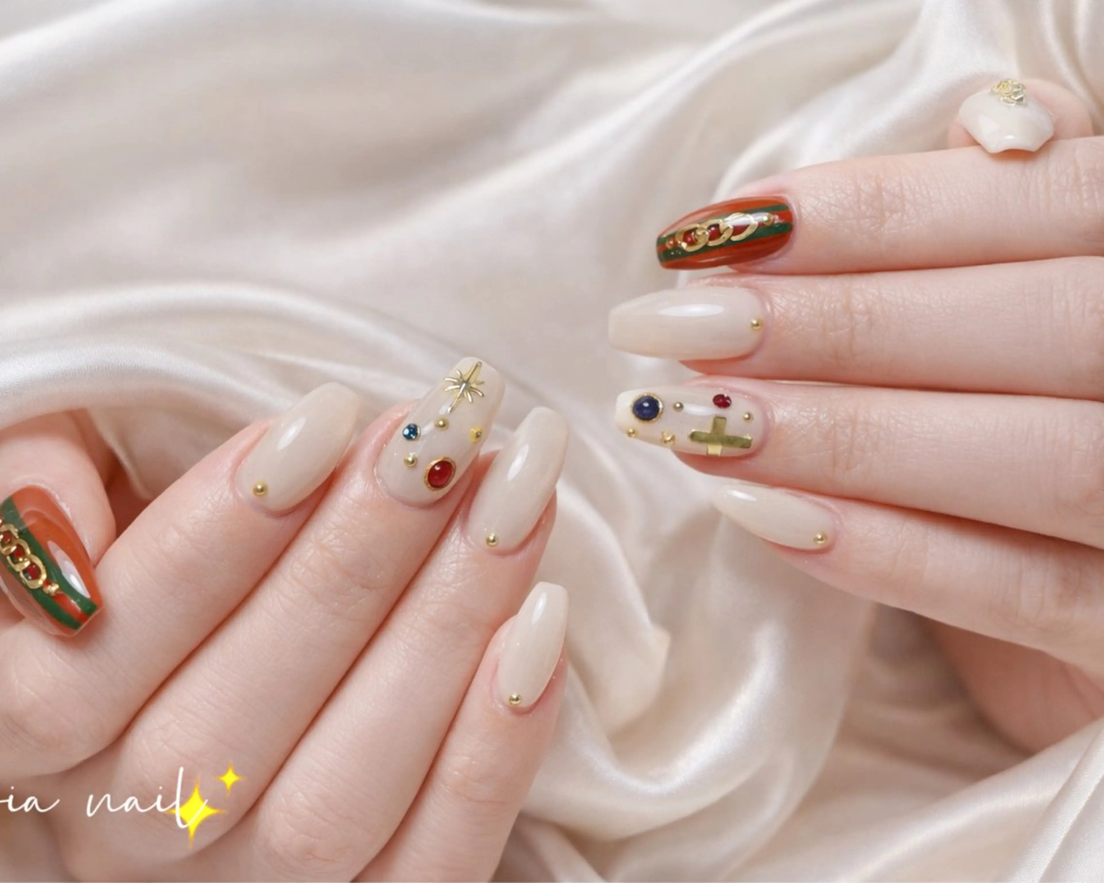 ネイル チークネイル ジェルネイル グラデーション マグネットネイル ニュアンスネイル ハンドネイル Di'a nail ネイルサロンのネイルデザイン