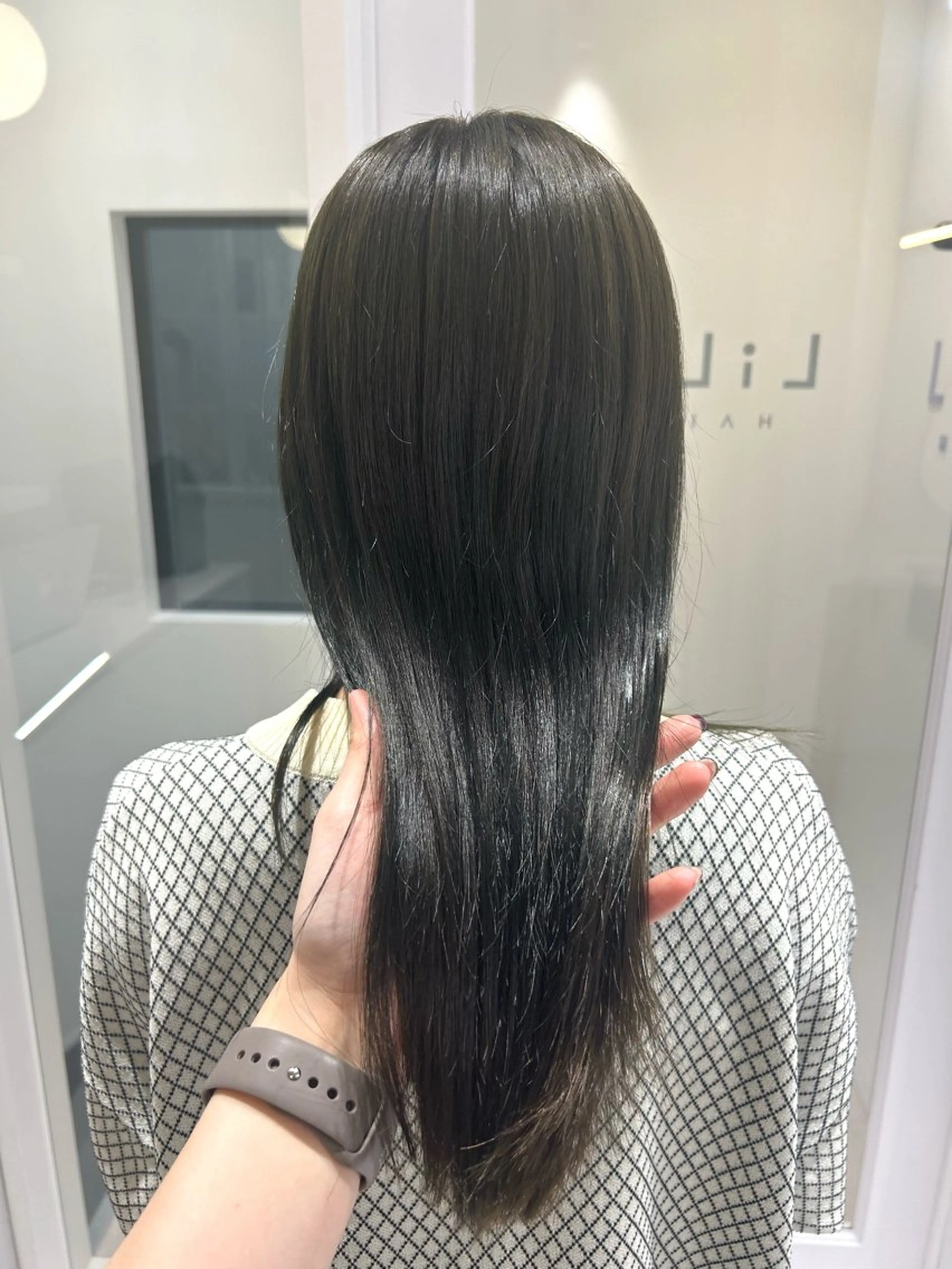 セミロング カラー チアキ ジュリのヘアスタイル