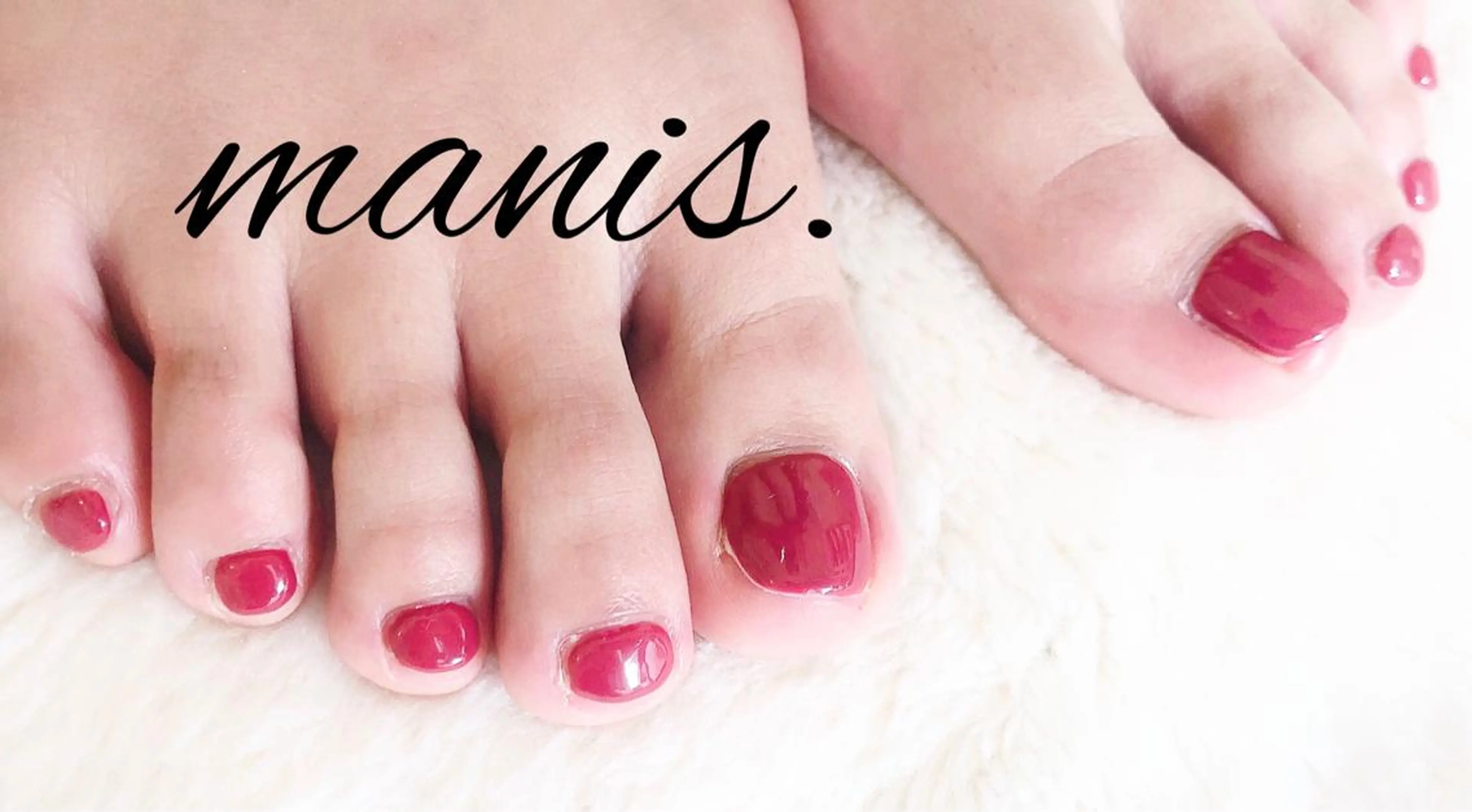 ネイル フットネイル 赤色 フットネイル manis .のネイルデザイン