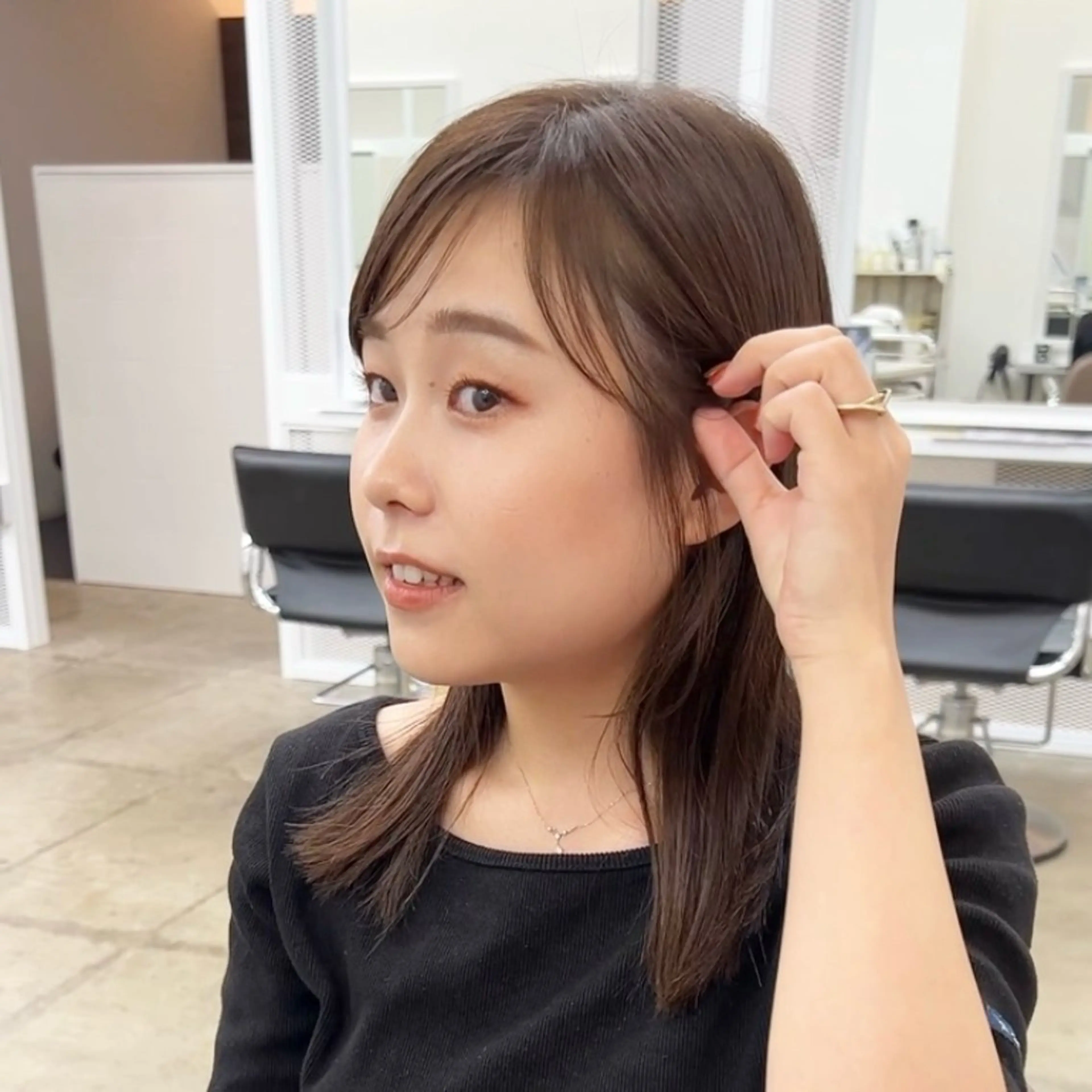 ミディアム カラー シースルーバング カット ヘアカラー クロスパーマ× 透明感カラー✂︎のヘアスタイル