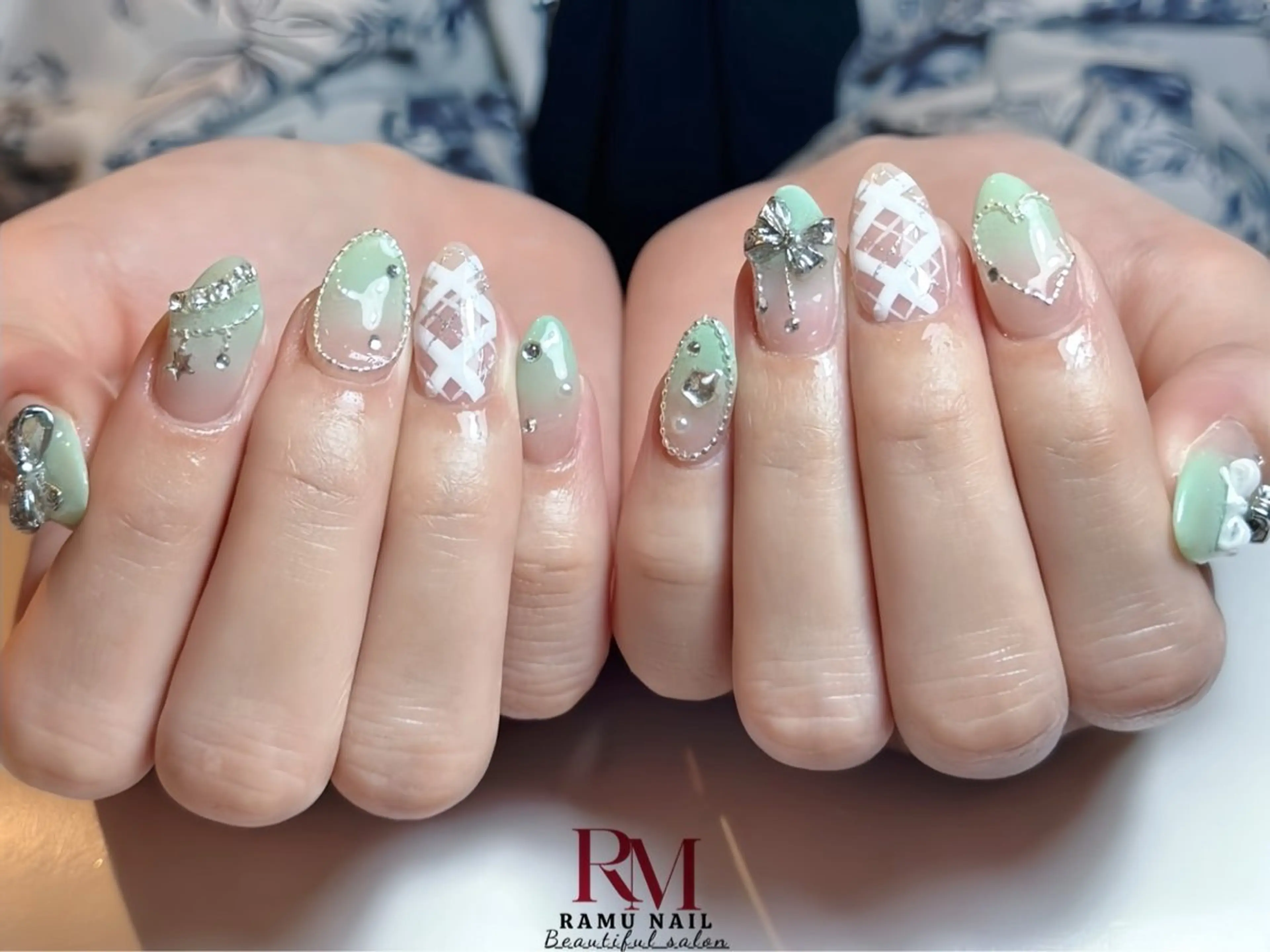 ネイル キラキラネイル マグネットネイル ミラーネイル ピンク 夏ネイル ハンドネイル RAMU Nail 恵比寿店のネイルデザイン