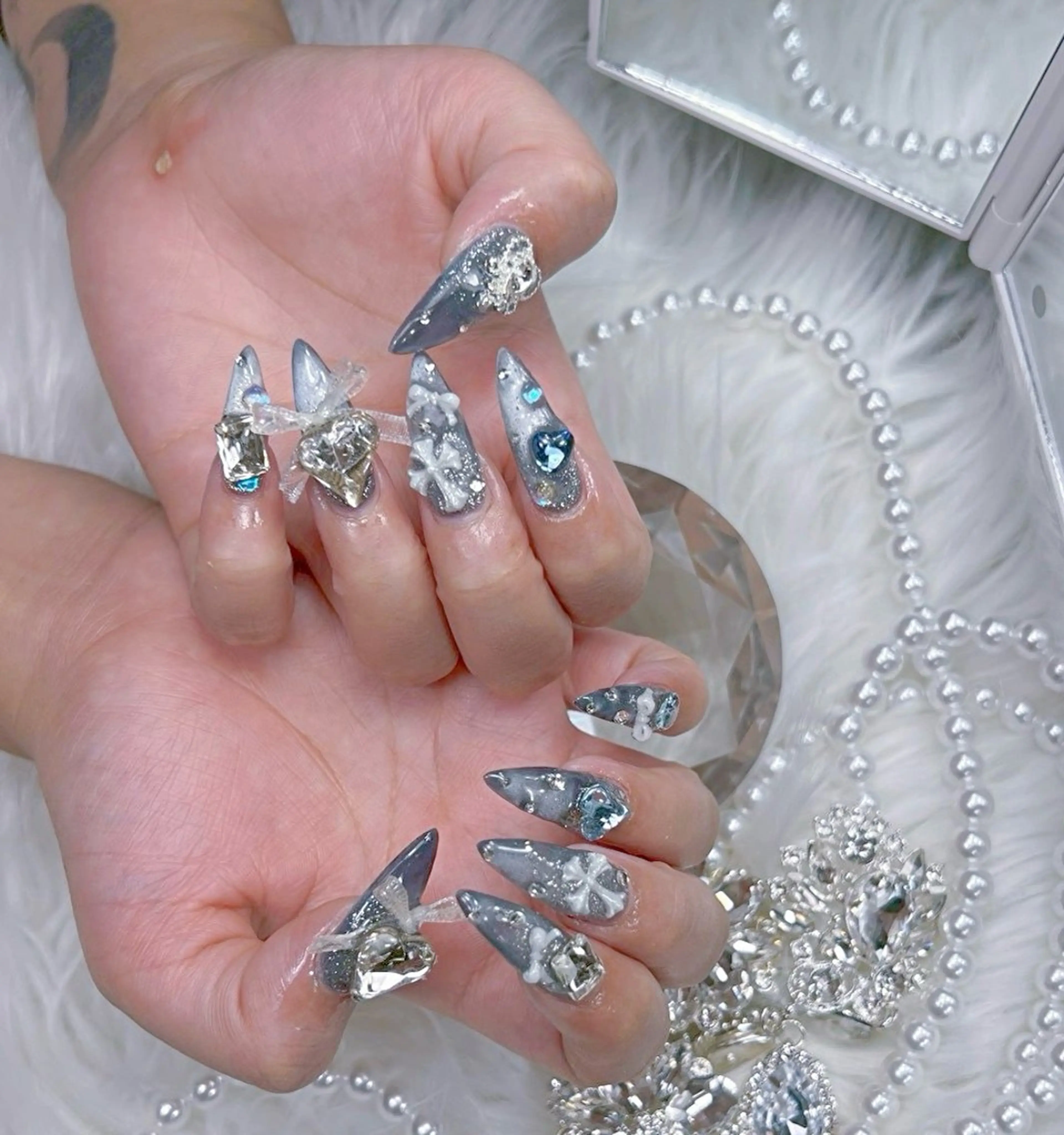 ネイル アートネイル オーロラネイル チークネイル 長さ出し フットネイル Miya _nailのネイルデザイン