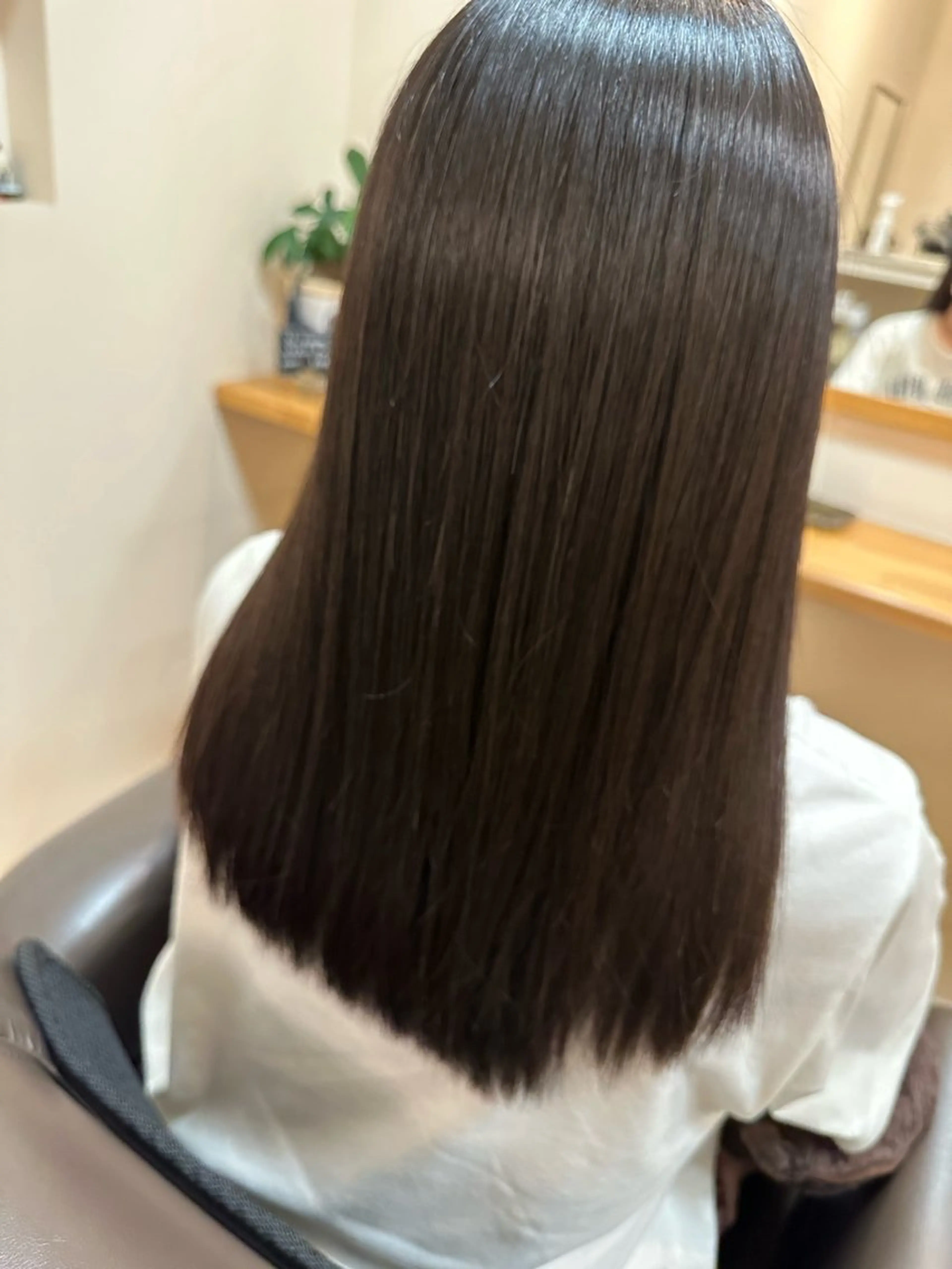 ロング ショート・ボブ矯正 レディースお顔剃りのヘアスタイル