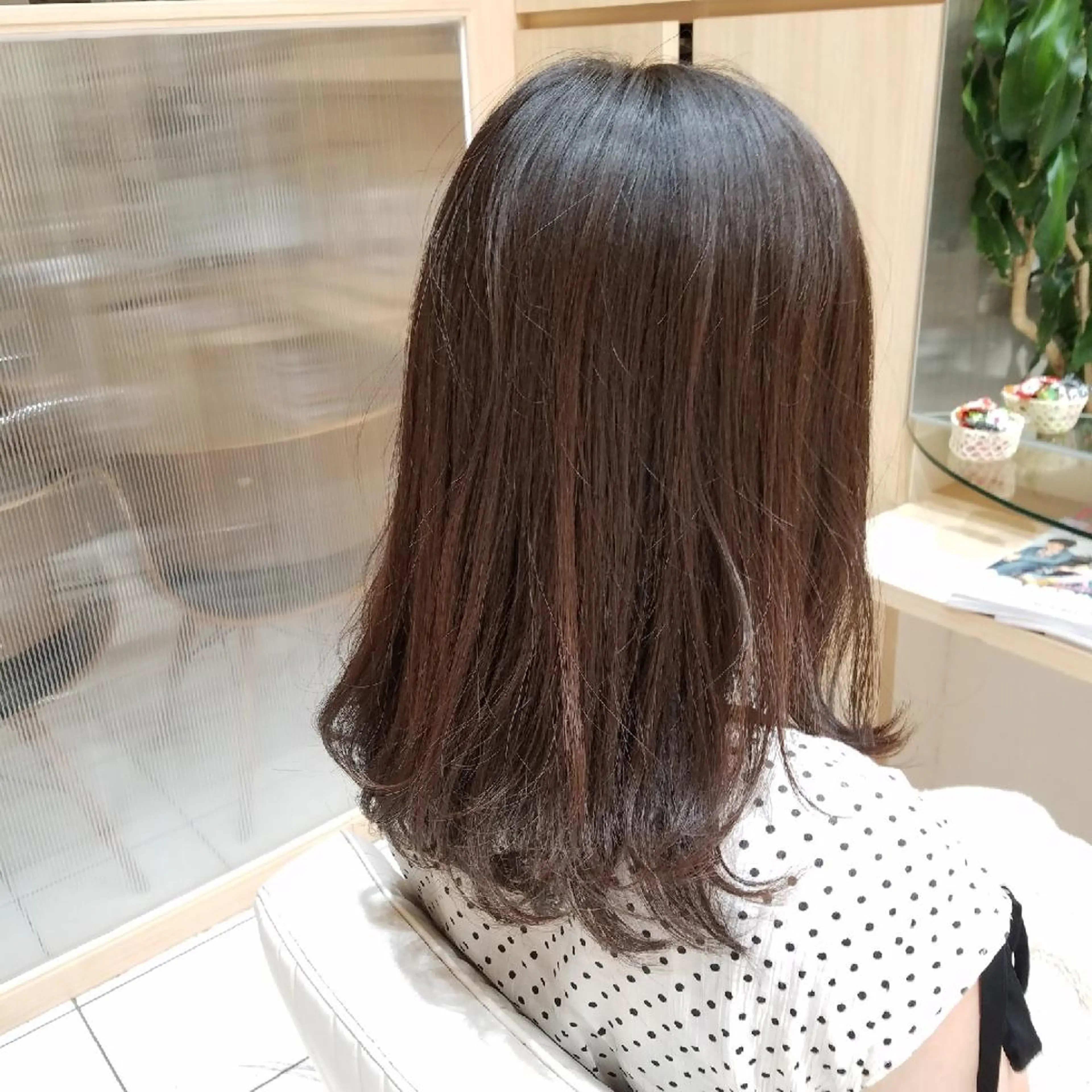 セミロング レイヤーカット BLUE MOON 辻岡健太のヘアスタイル