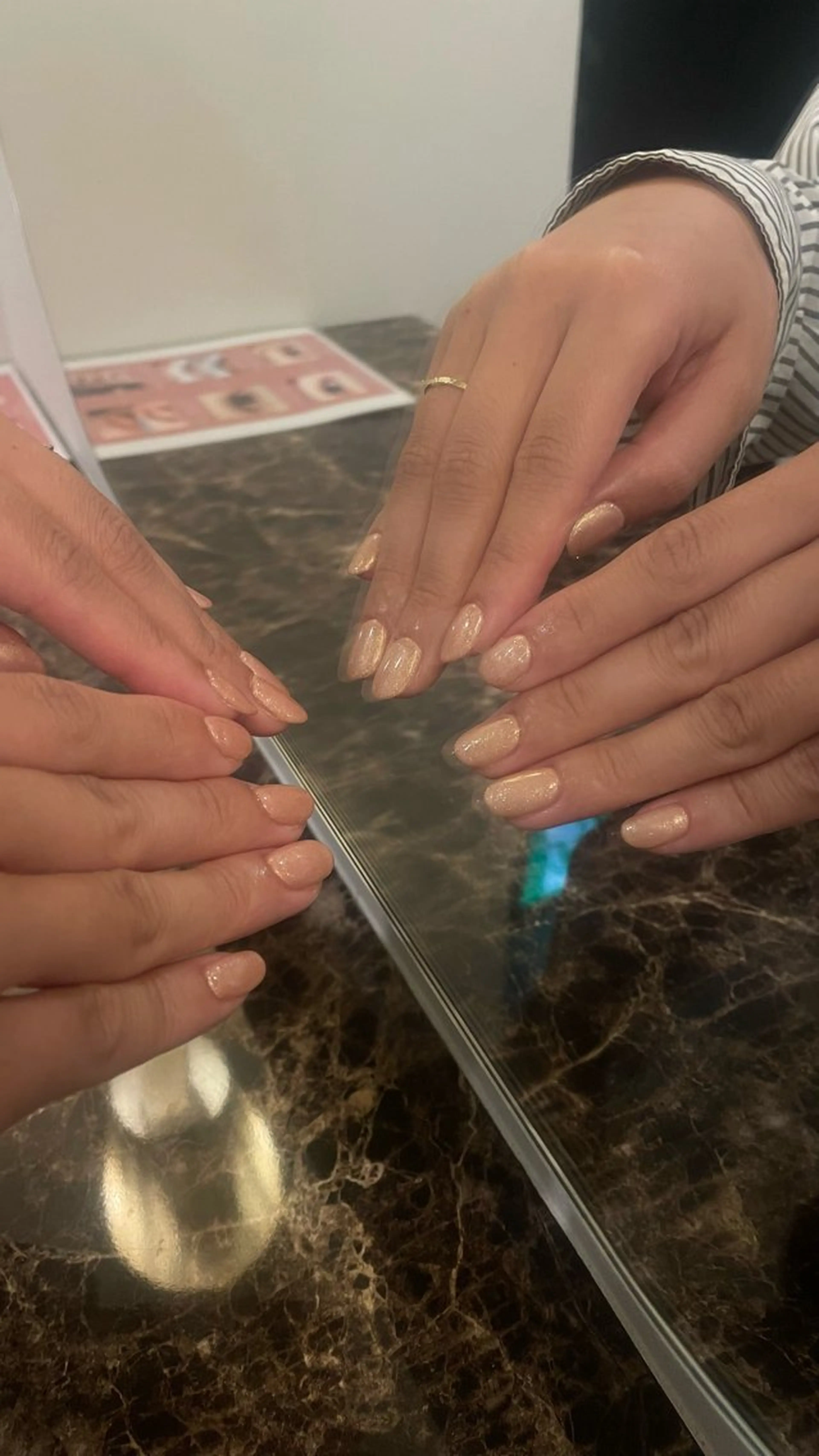 ネイル ハンドネイル 𝑟𝑖𝑠𝑎 🕯‎🤍のネイルデザイン