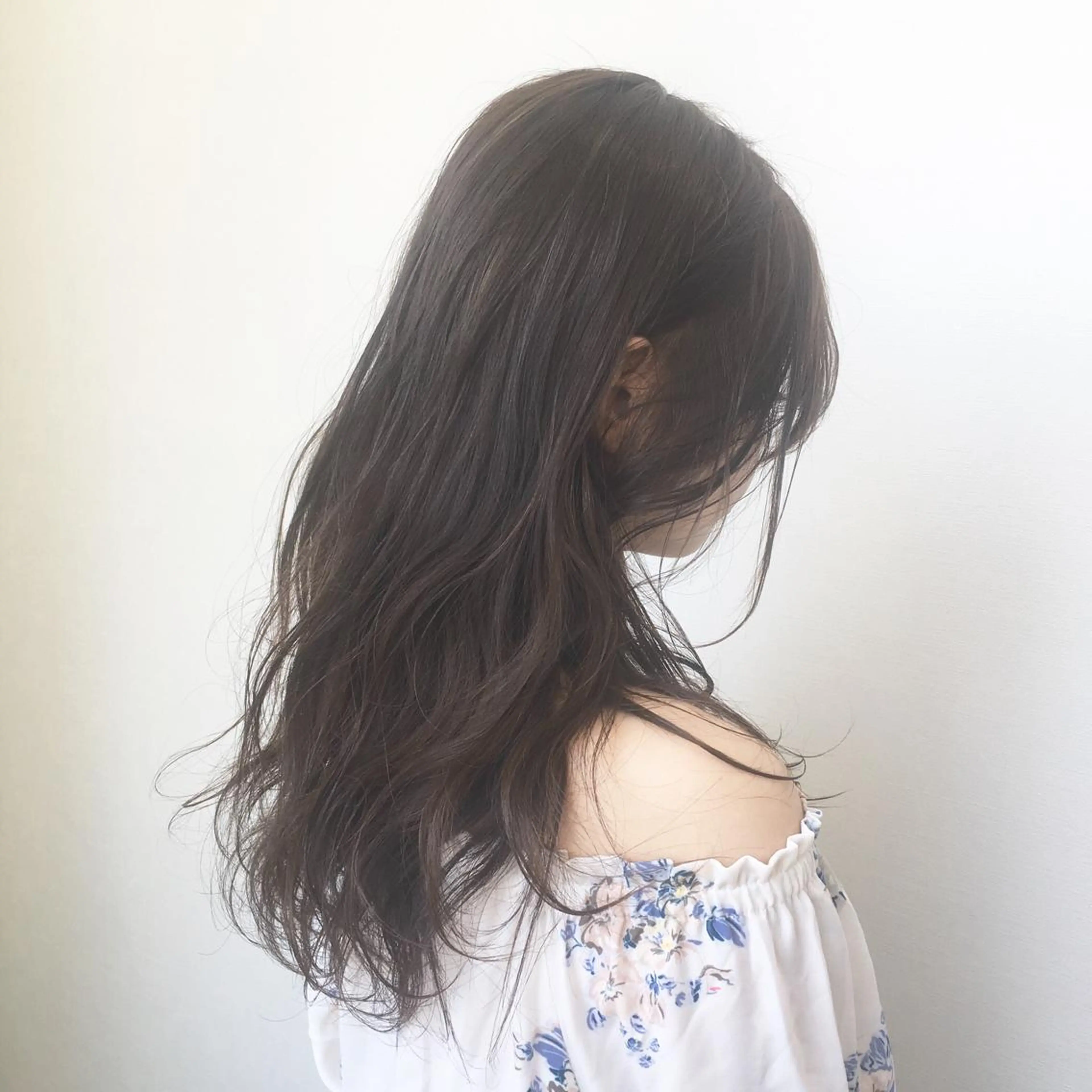 ロング シンマ チヒロのヘアスタイル