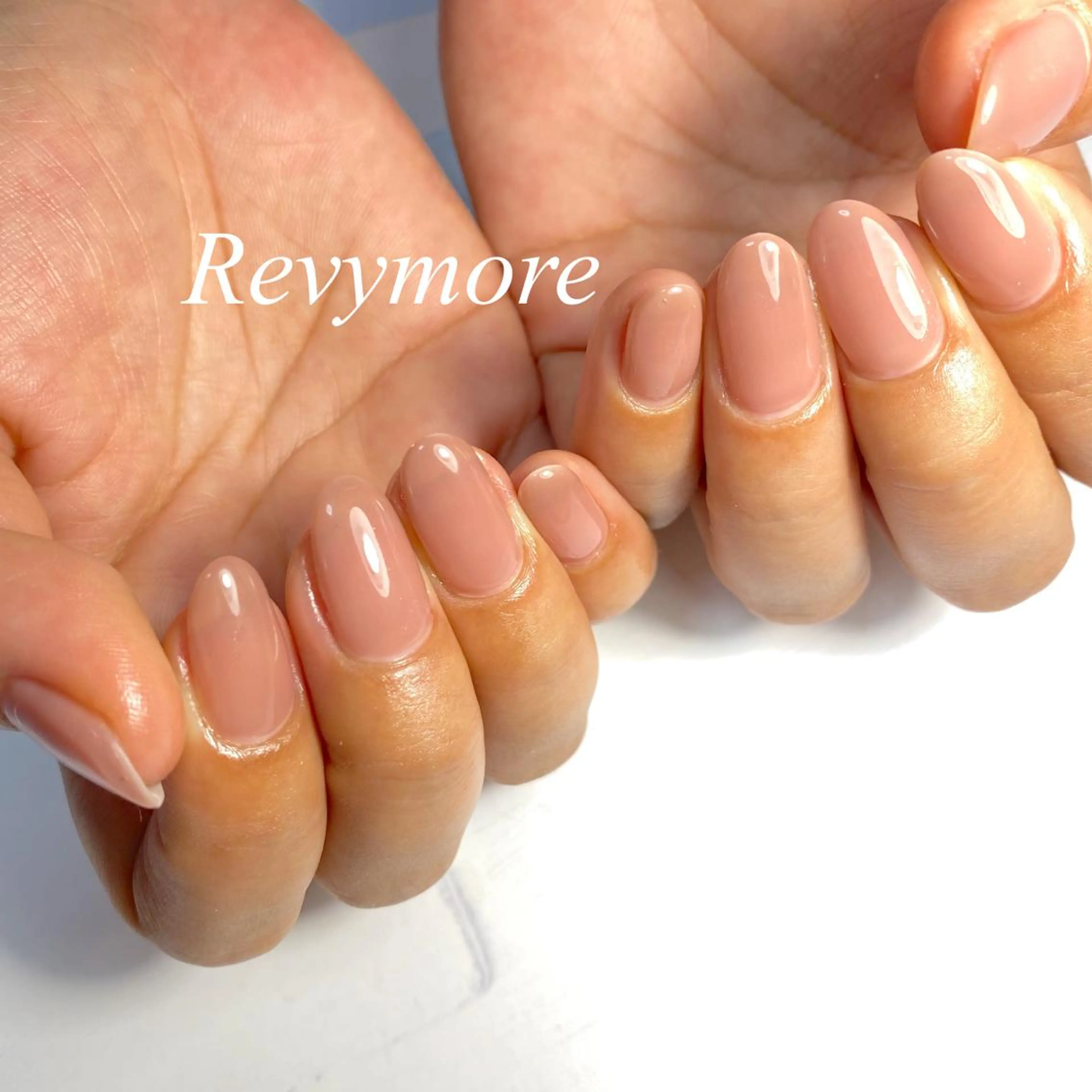 ショート ネイル ジェルネイル ニュアンスネイル オフィスネイル シンプルネイル nail salon Revymoreのネイルデザイン