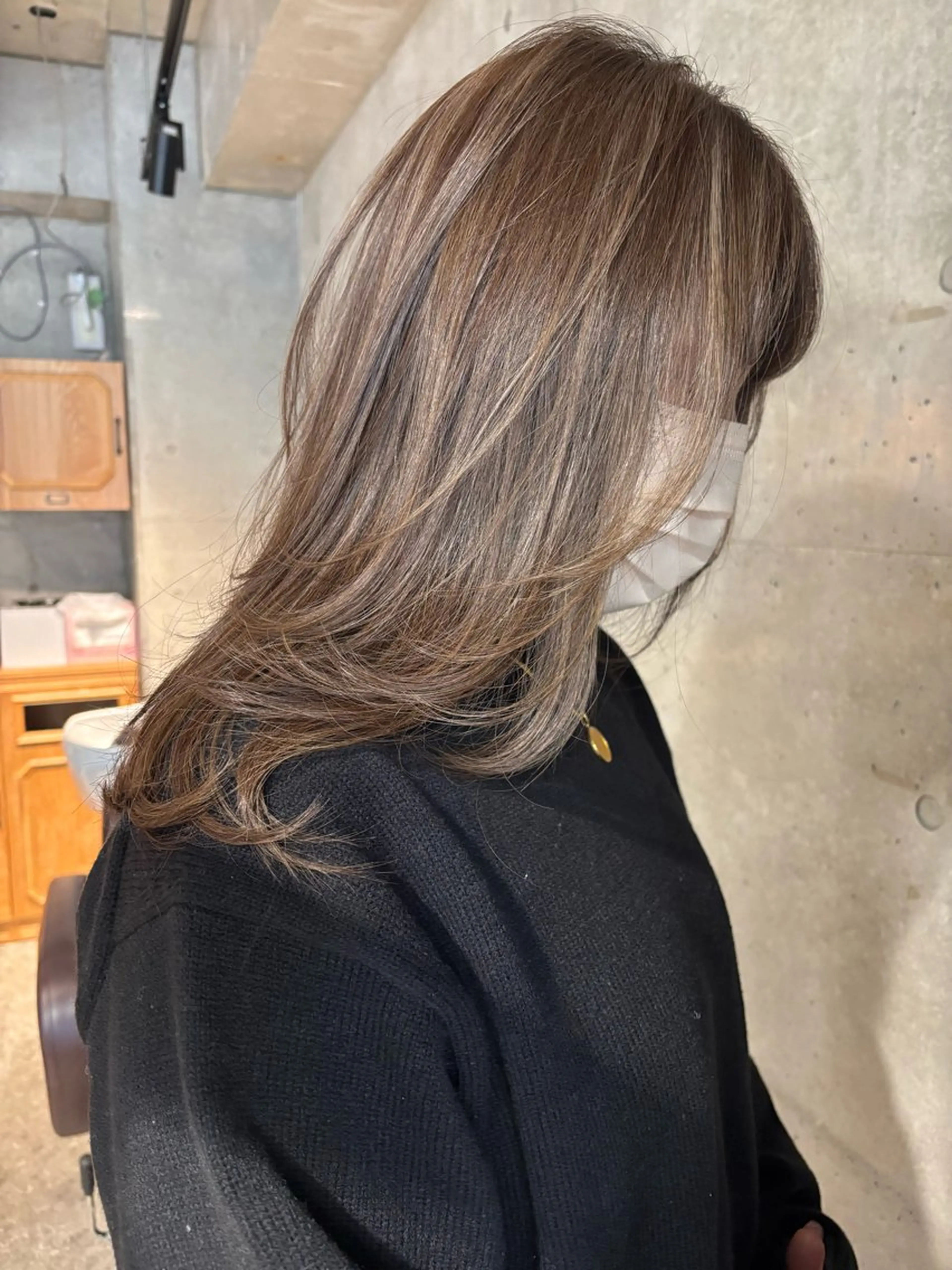 セミロング カラー ダークグレー ダークグレージュ グレージュ 顔まわりレイヤー レイヤーカット カット ヘアカラー トリートメント ブリーチカラーレイヤ ーカット🦋annaのヘアスタイル