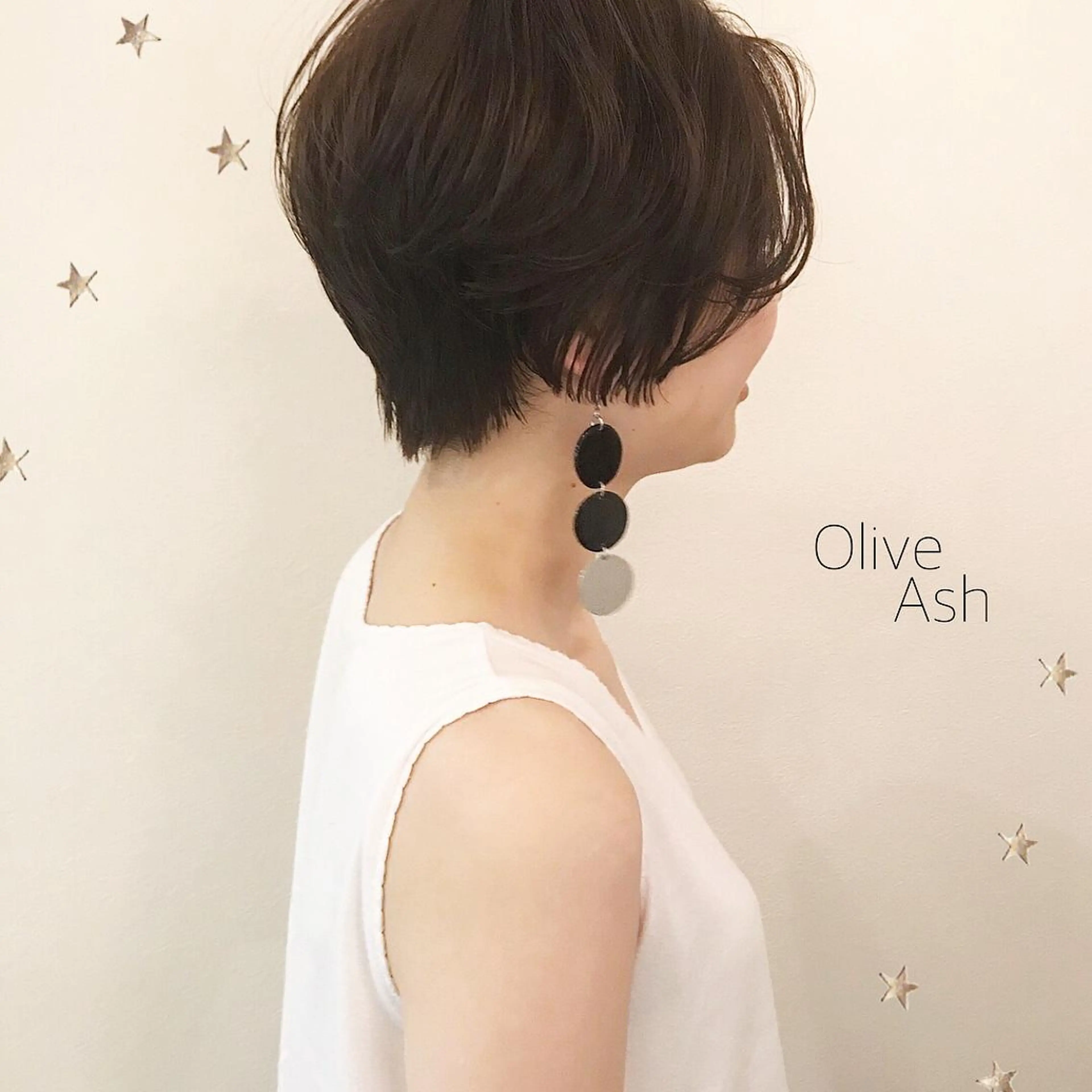 ショート カラー 市川 千夏のヘアスタイル