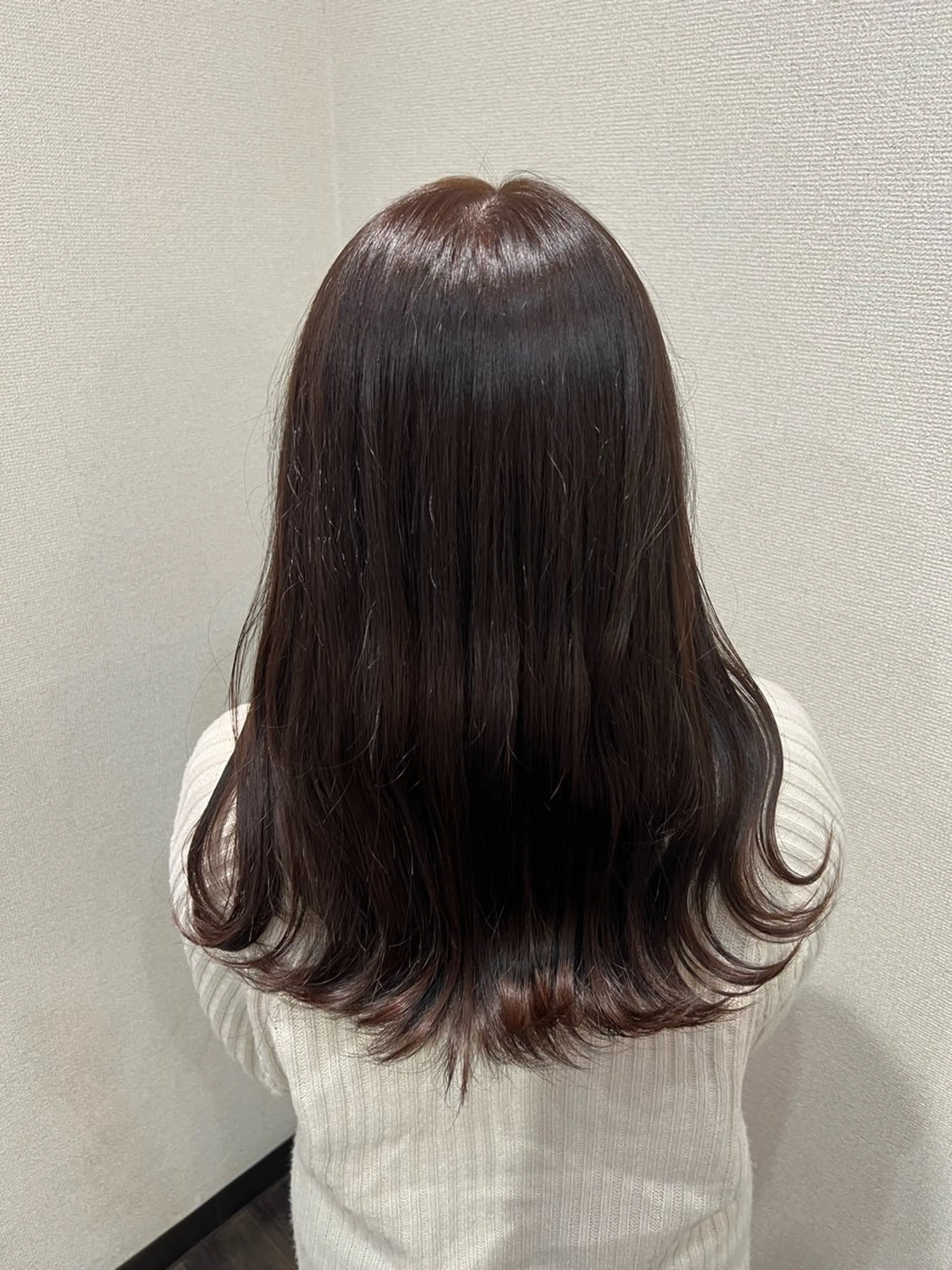 セミロング 岡野 香那のヘアスタイル