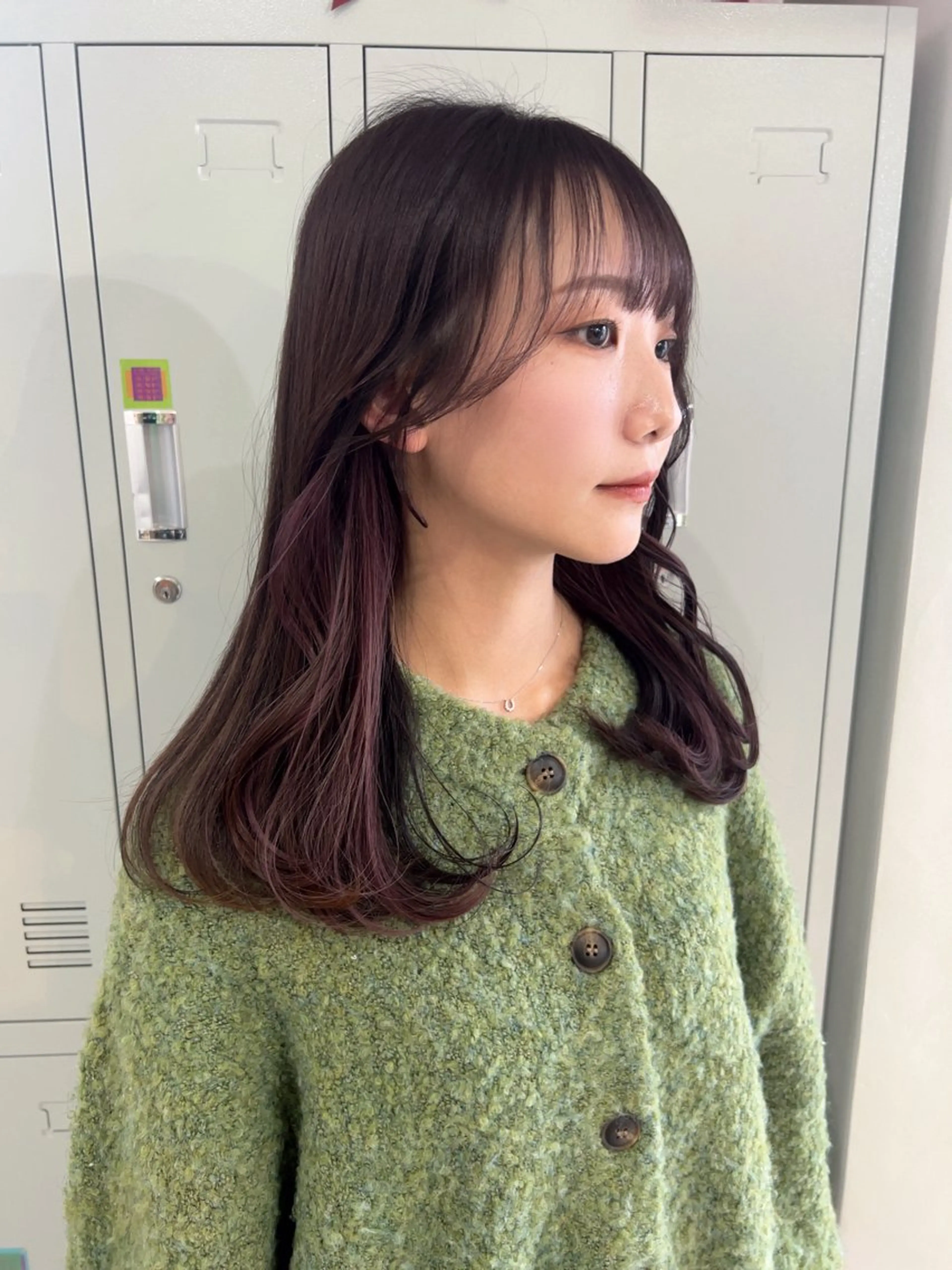 ミディアム カラー インナーカラー パープルカラー (h)wim ウィムのヘアスタイル