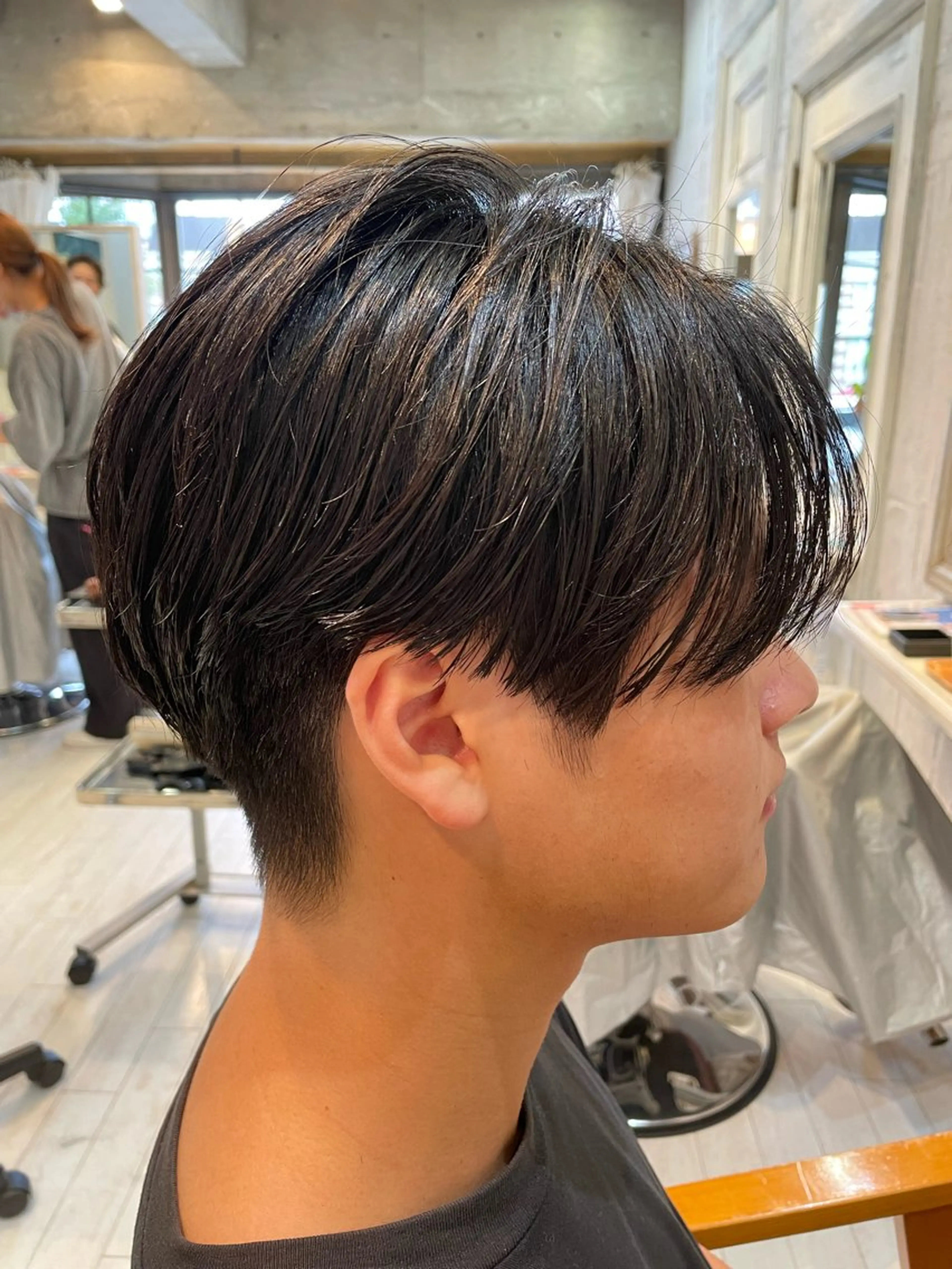 ショート メンズ センターパート 刈り上げ 髪質改善／ブリーチ 宮武　湧斗のヘアスタイル
