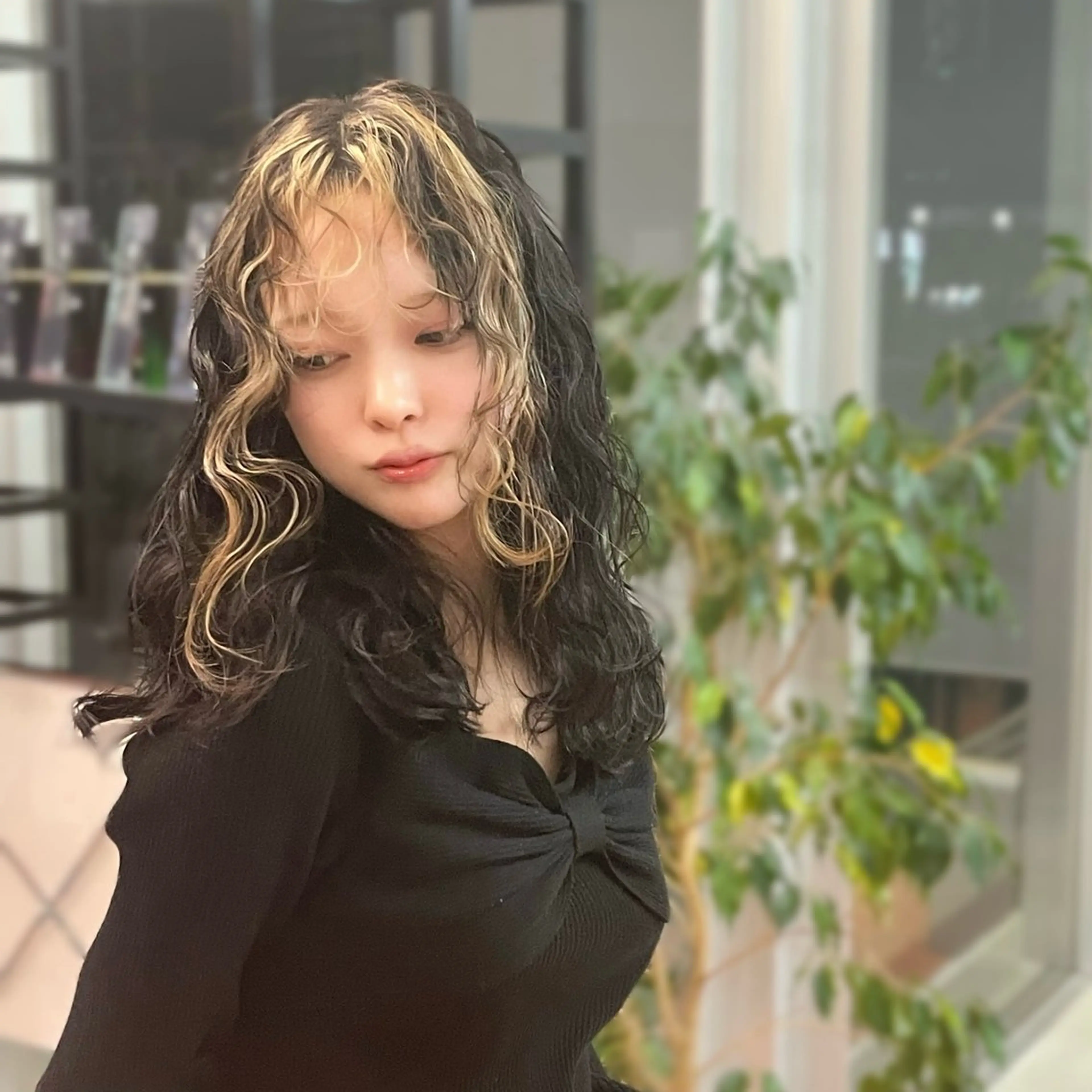 セミロング ヘアカラー ⭐️韓国ブリーチ 顔周りカット⭐️のヘアスタイル